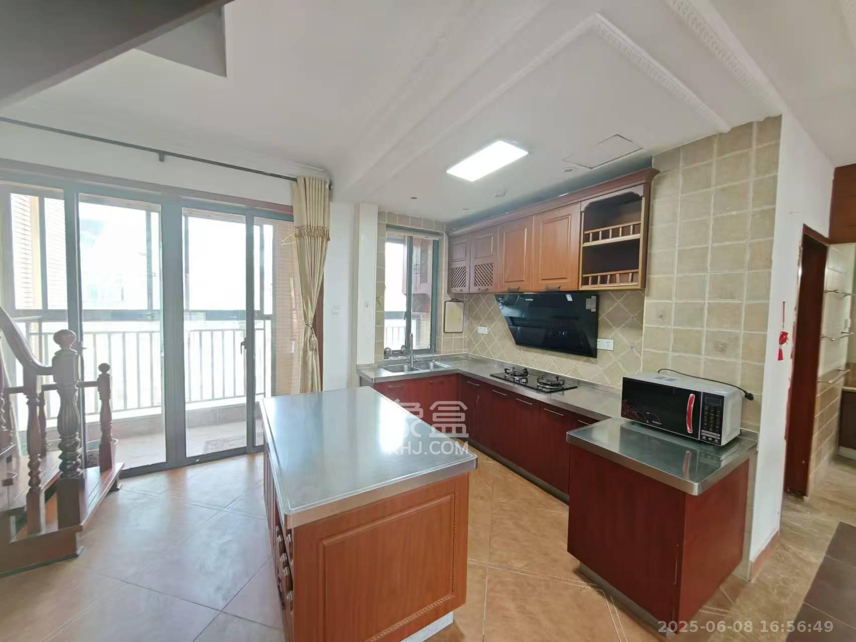 中城丽景香山园 4室2厅2卫 3800.0元/月 中城丽景香山园 4室2厅2卫 3800.0元/月室内图