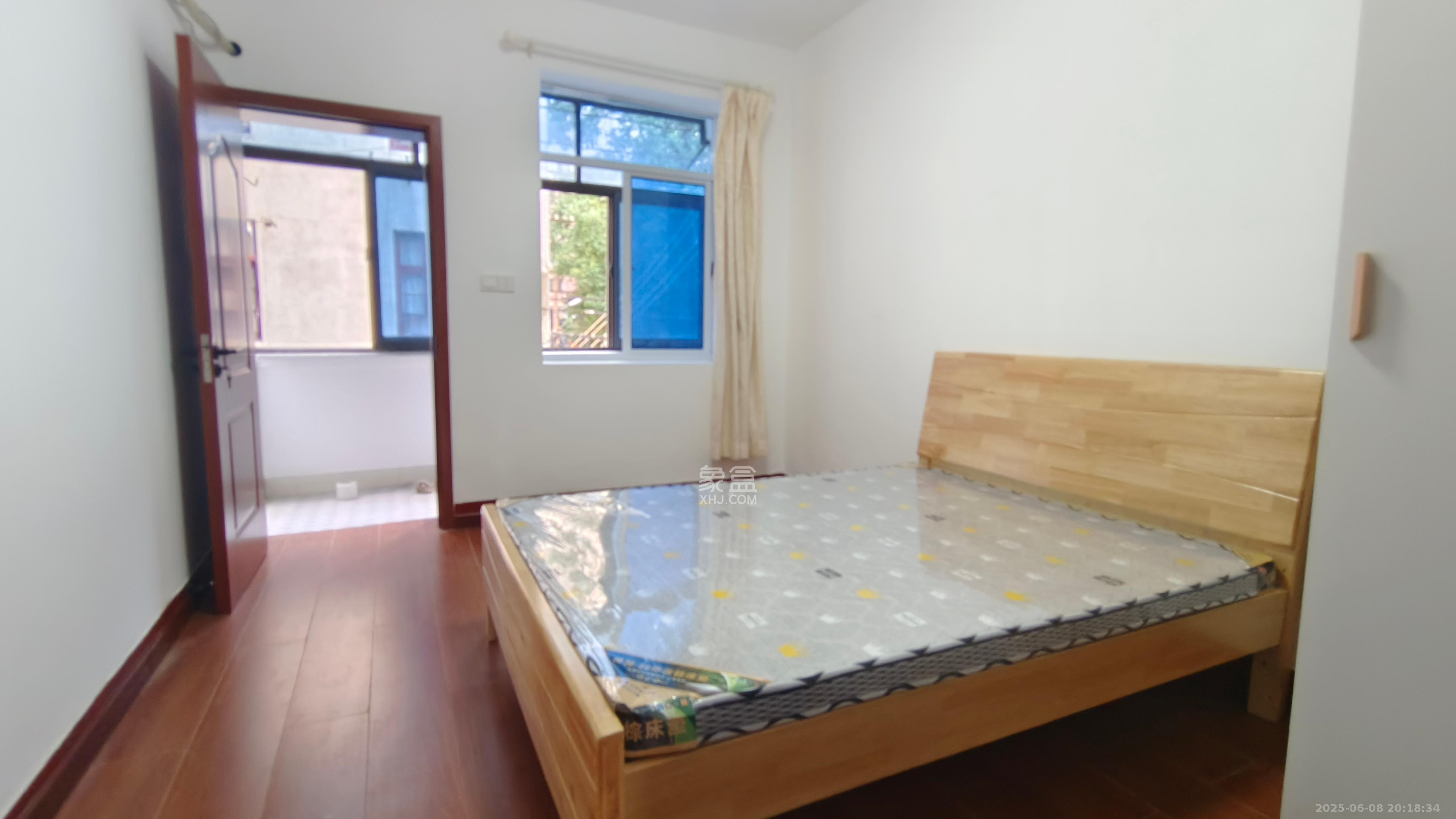 化油器厂宿舍  2室0厅0卫    1500.0元/月 化油器厂宿舍  2室0厅0卫    1500.0元/月室内图