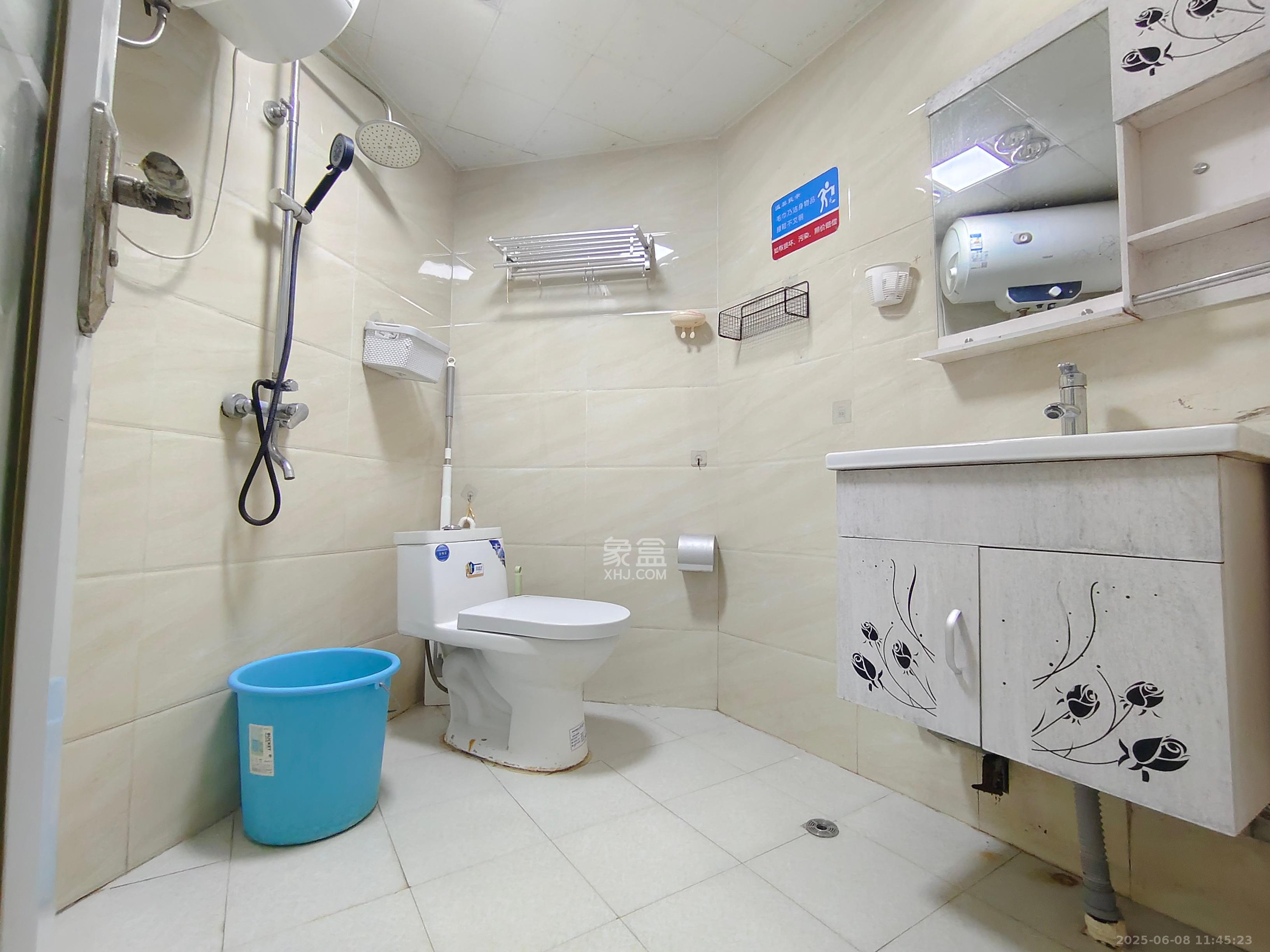 达美D6区  1室1厅1卫    1700.0元/月室内图