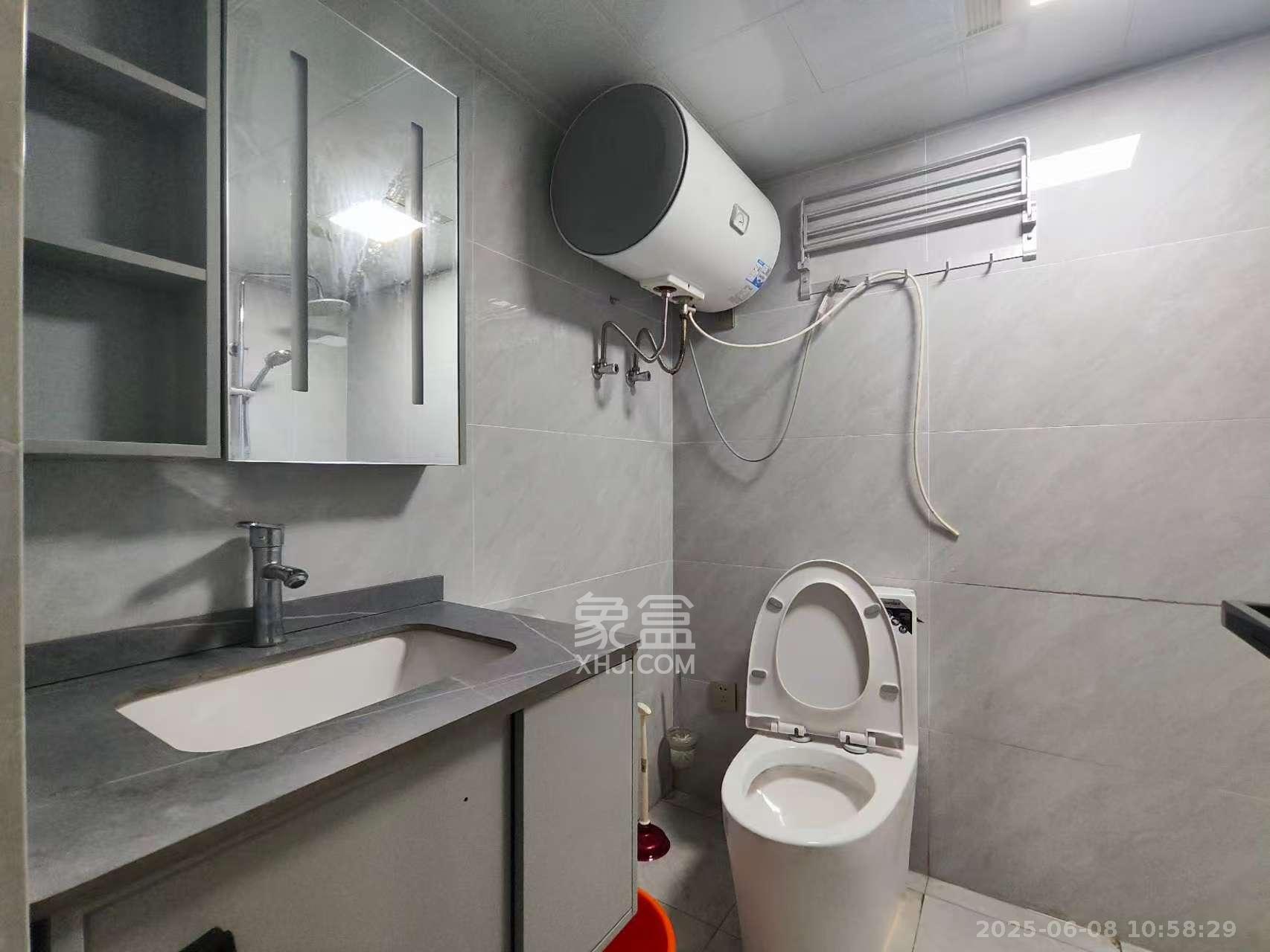 太阳城 1室2厅1卫 1700.0元/月 太阳城 1室2厅1卫 1700.0元/月室内图