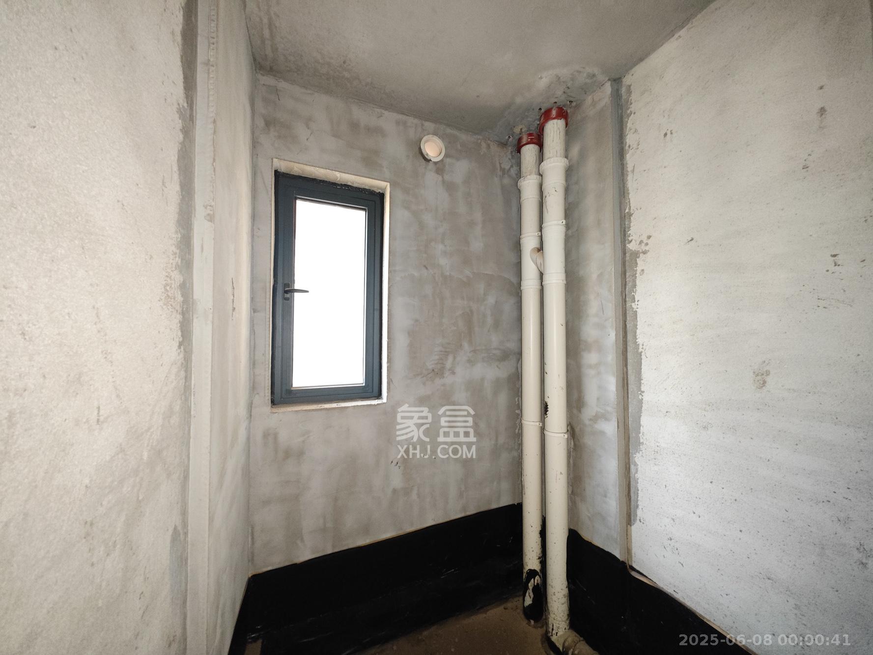 中建嘉和城  3室2厅2卫   85.00万其他
