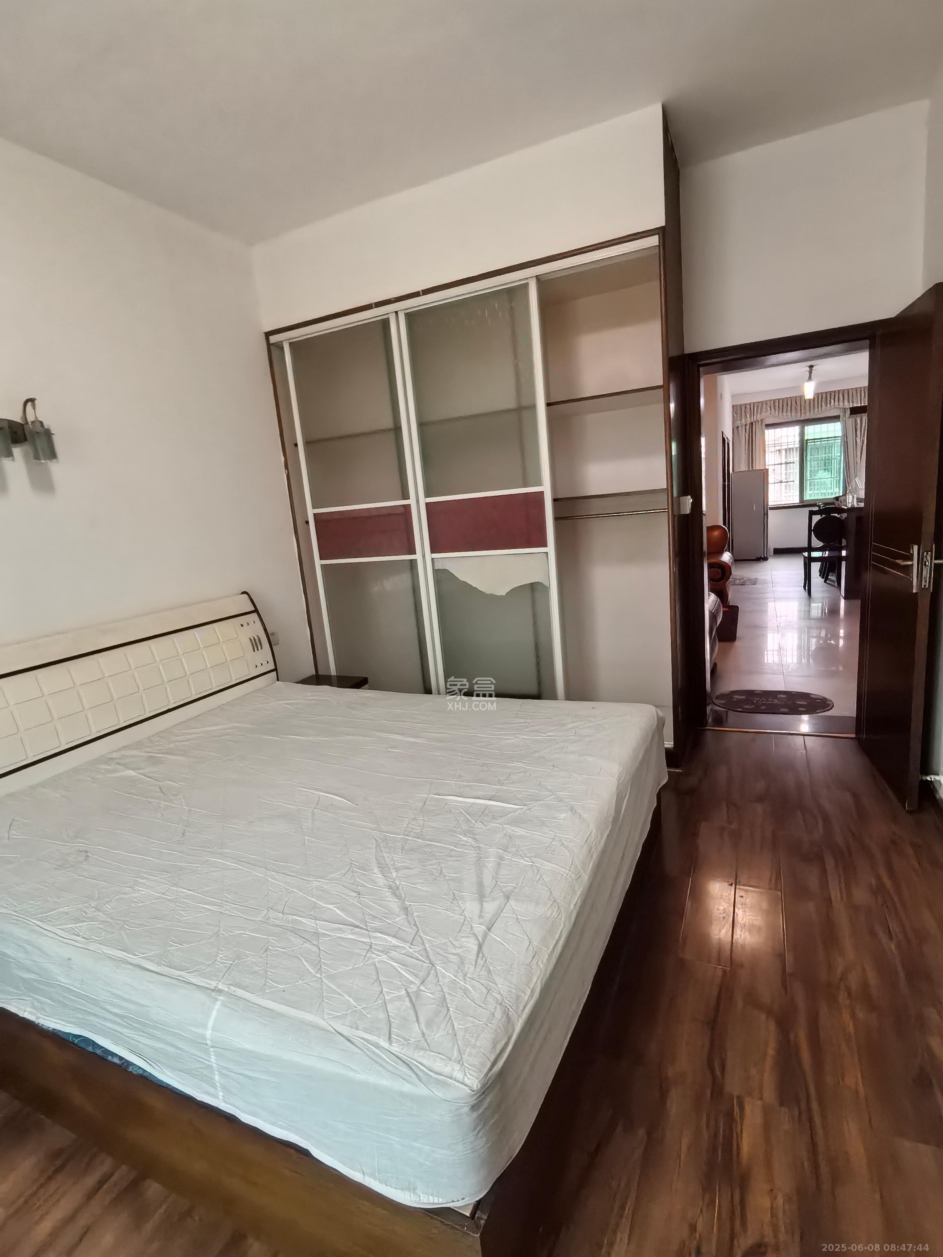 中南汽车世界 2室1厅1卫 1200.0元/月 中南汽车世界 2室1厅1卫 1200.0元/月室内图