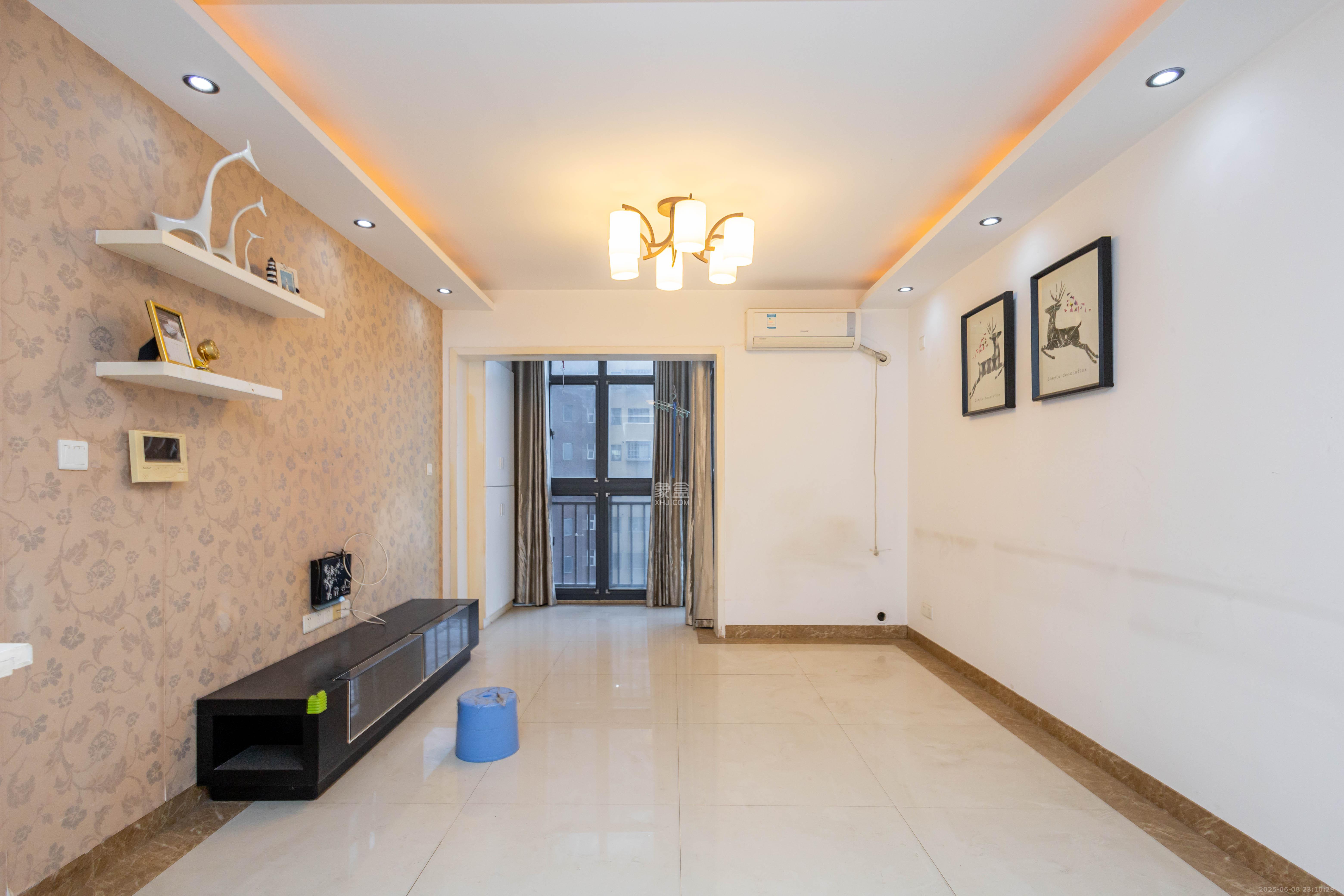 中国铁建国际城一期 3室2厅1卫 43.8万 中国铁建国际城一期 3室2厅1卫 43.8万客厅