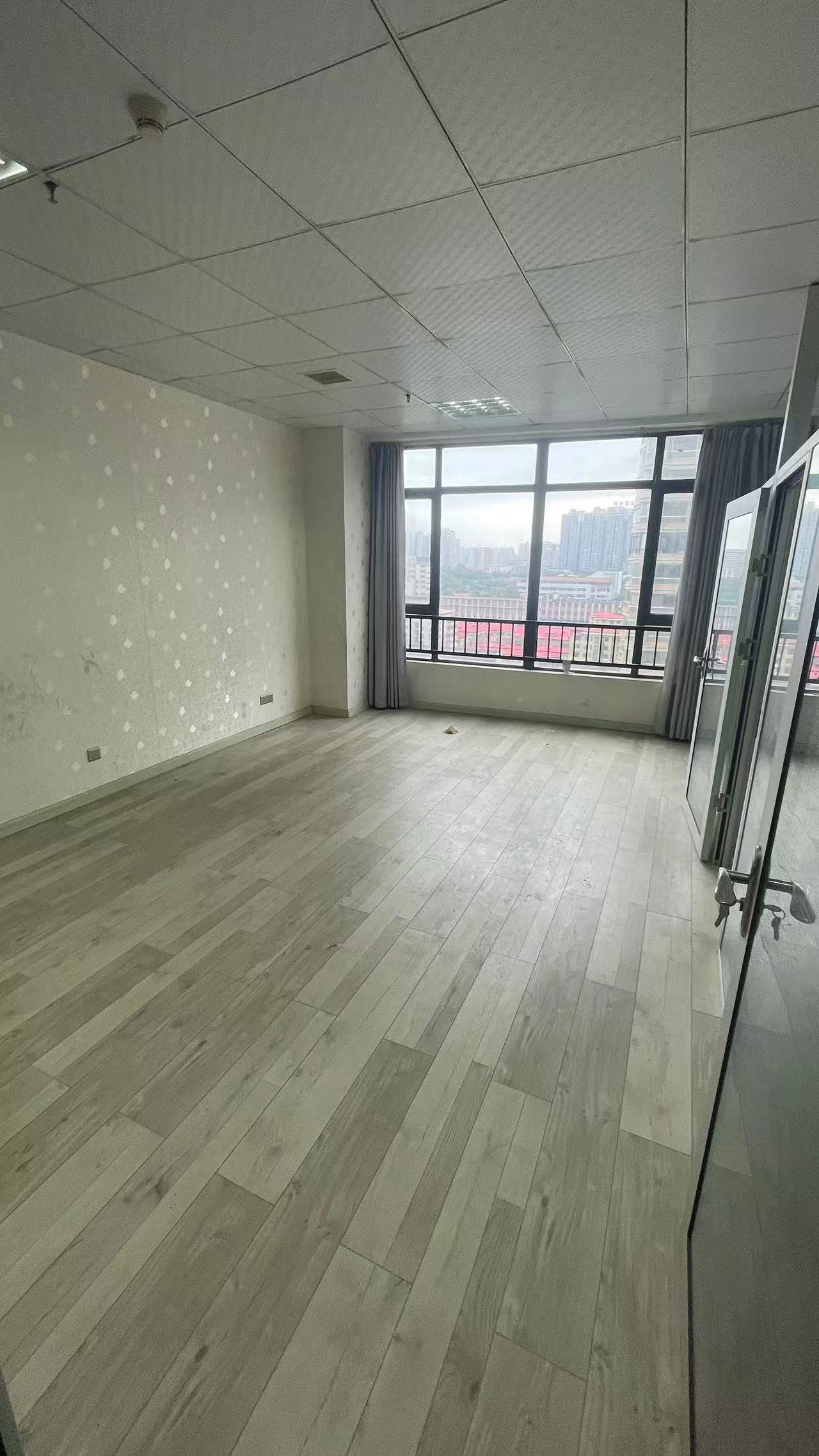 中建国际大厦  4室3厅2卫    4000.0元/月室内图