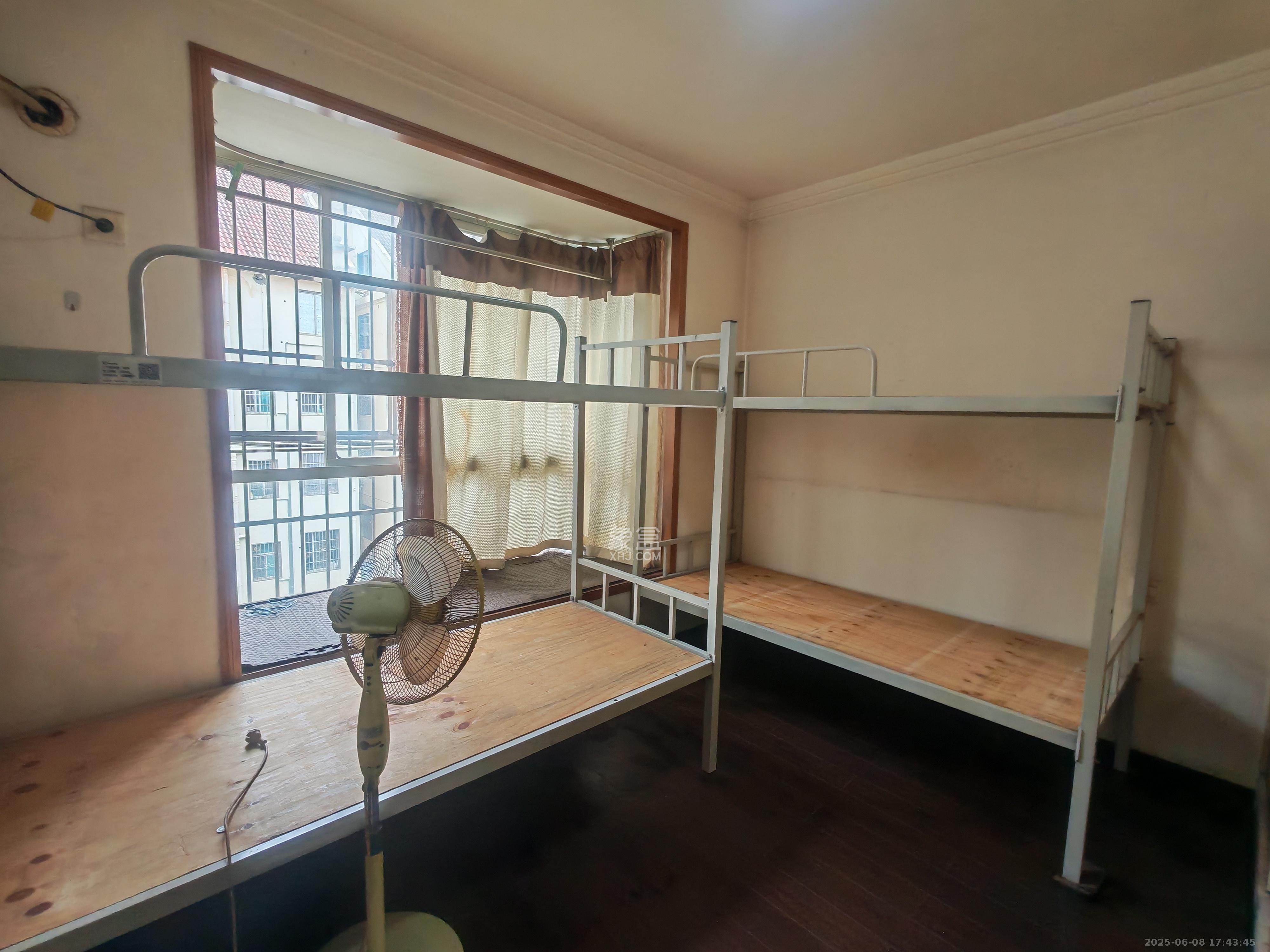 新星小区  3室2厅2卫   1600.00元/月室内图