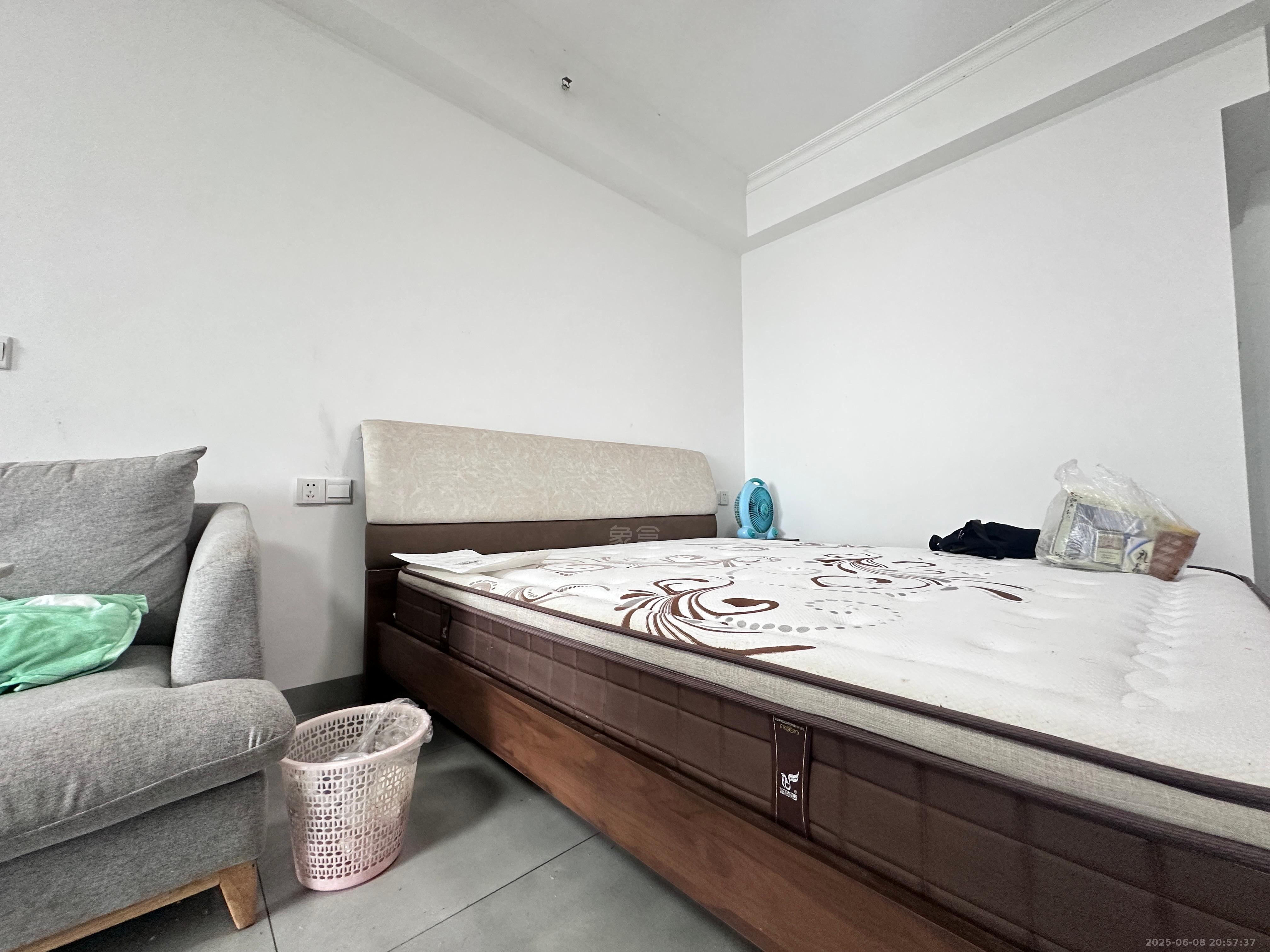 山水洲城华晨第一城 1室1厅1卫 1500.0元/月 山水洲城华晨第一城 1室1厅1卫 1500.0元/月室内图