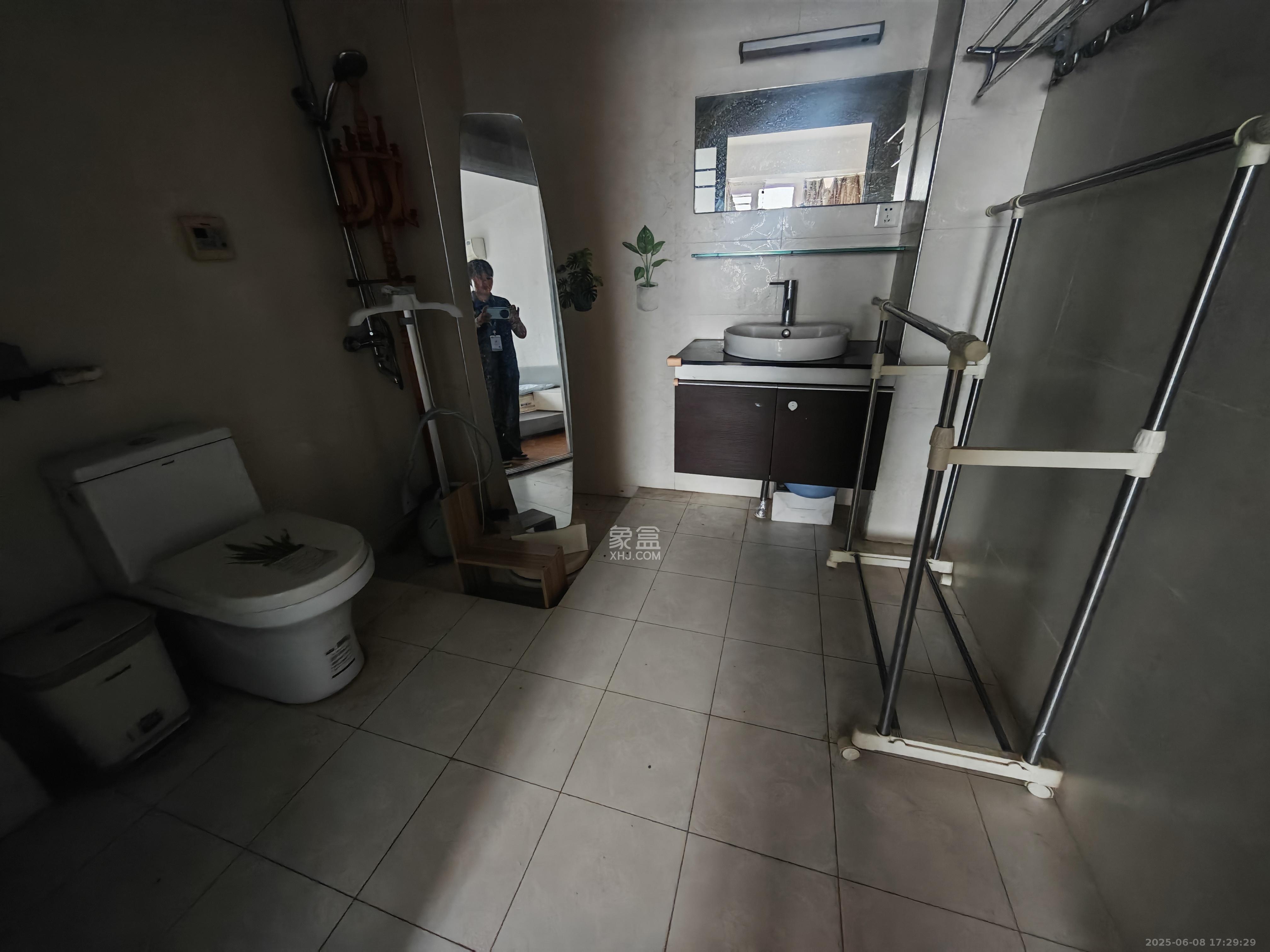 中建桂苑 3室2厅2卫 2100.0元/月 中建桂苑 3室2厅2卫 2100.0元/月室内图