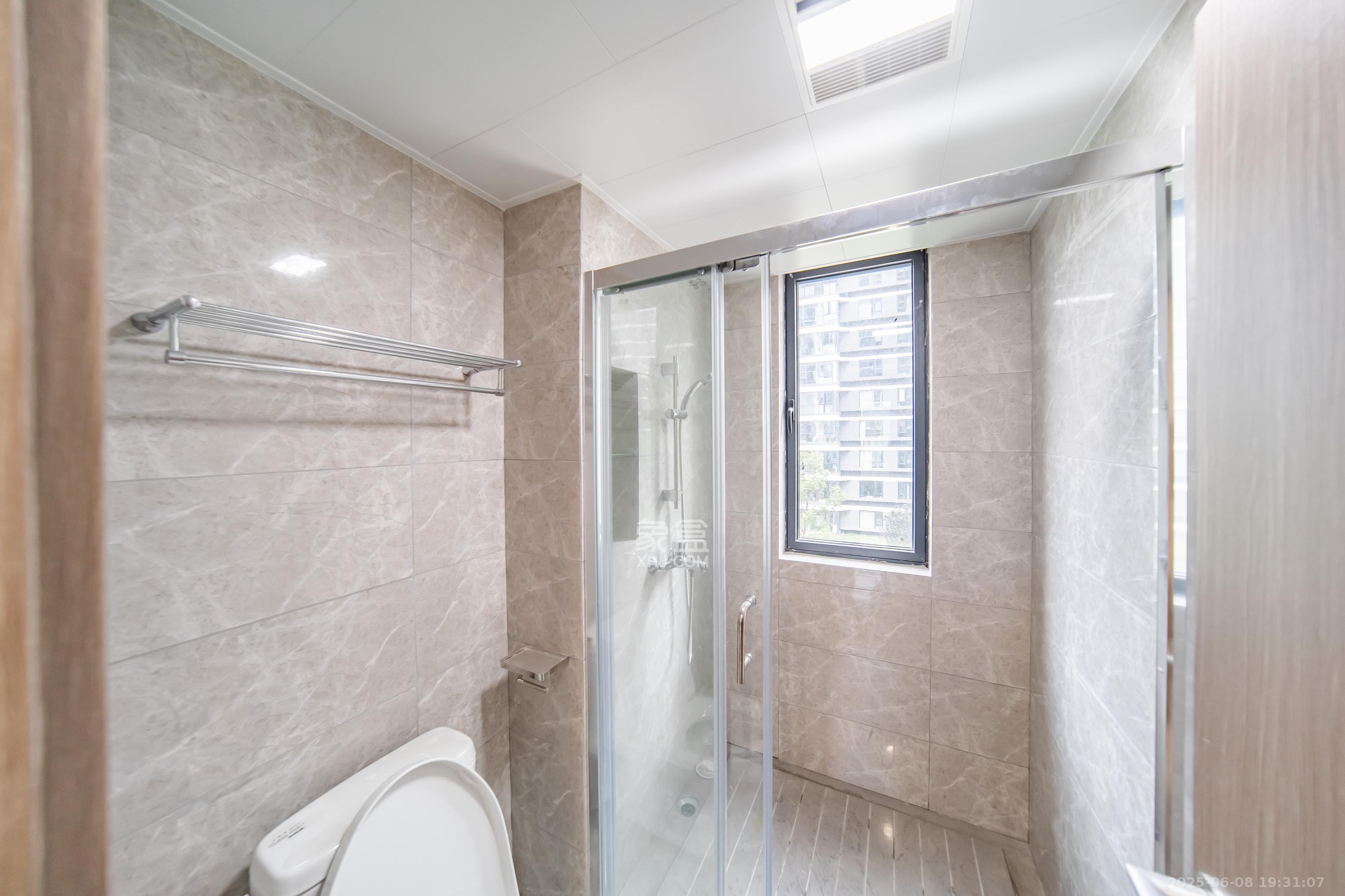 旭辉铂宸府 4室2厅2卫 155.0万 旭辉铂宸府 4室2厅2卫 155.0万卫生间