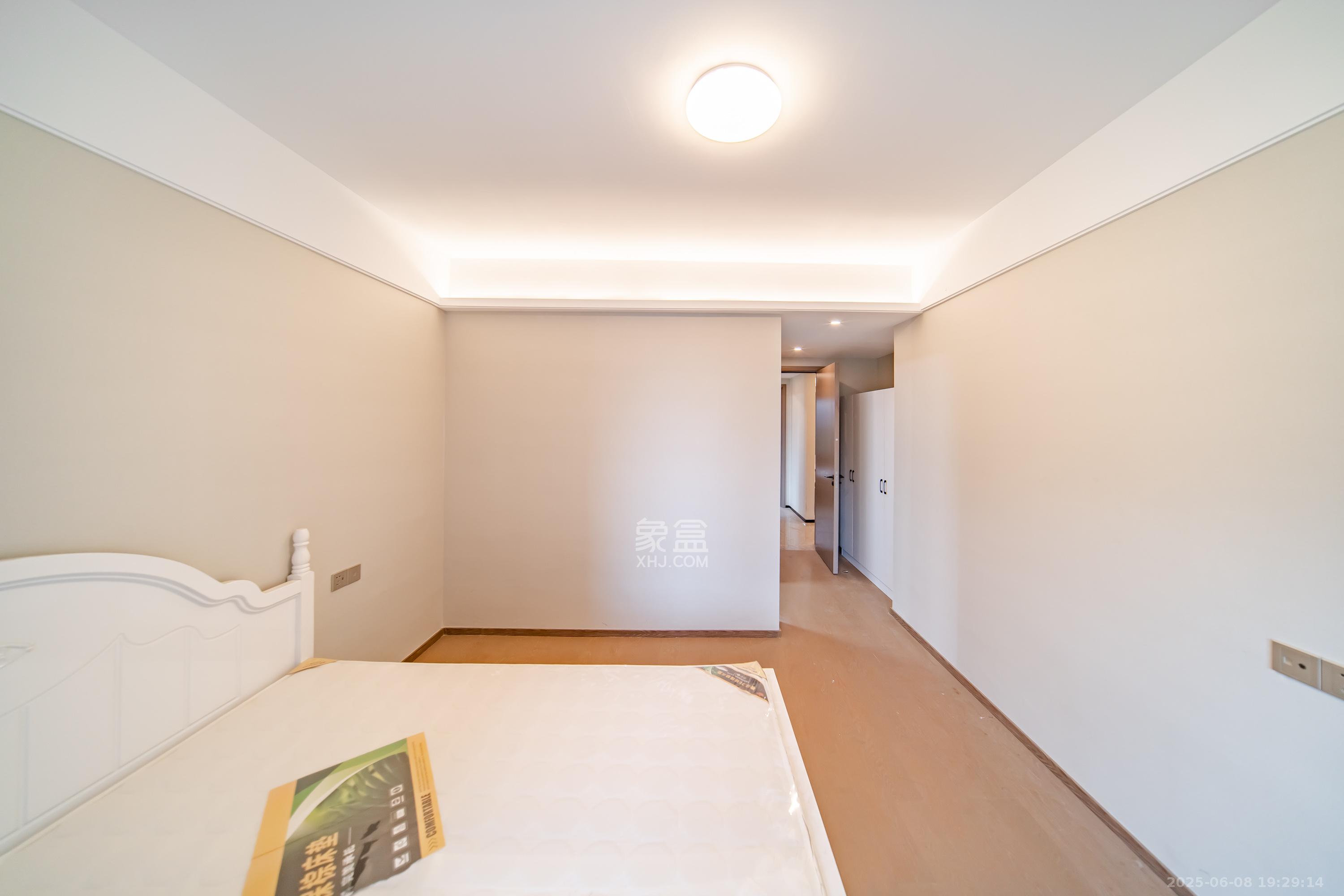 建发电建江山悦  4室2厅2卫   158.00万卧室