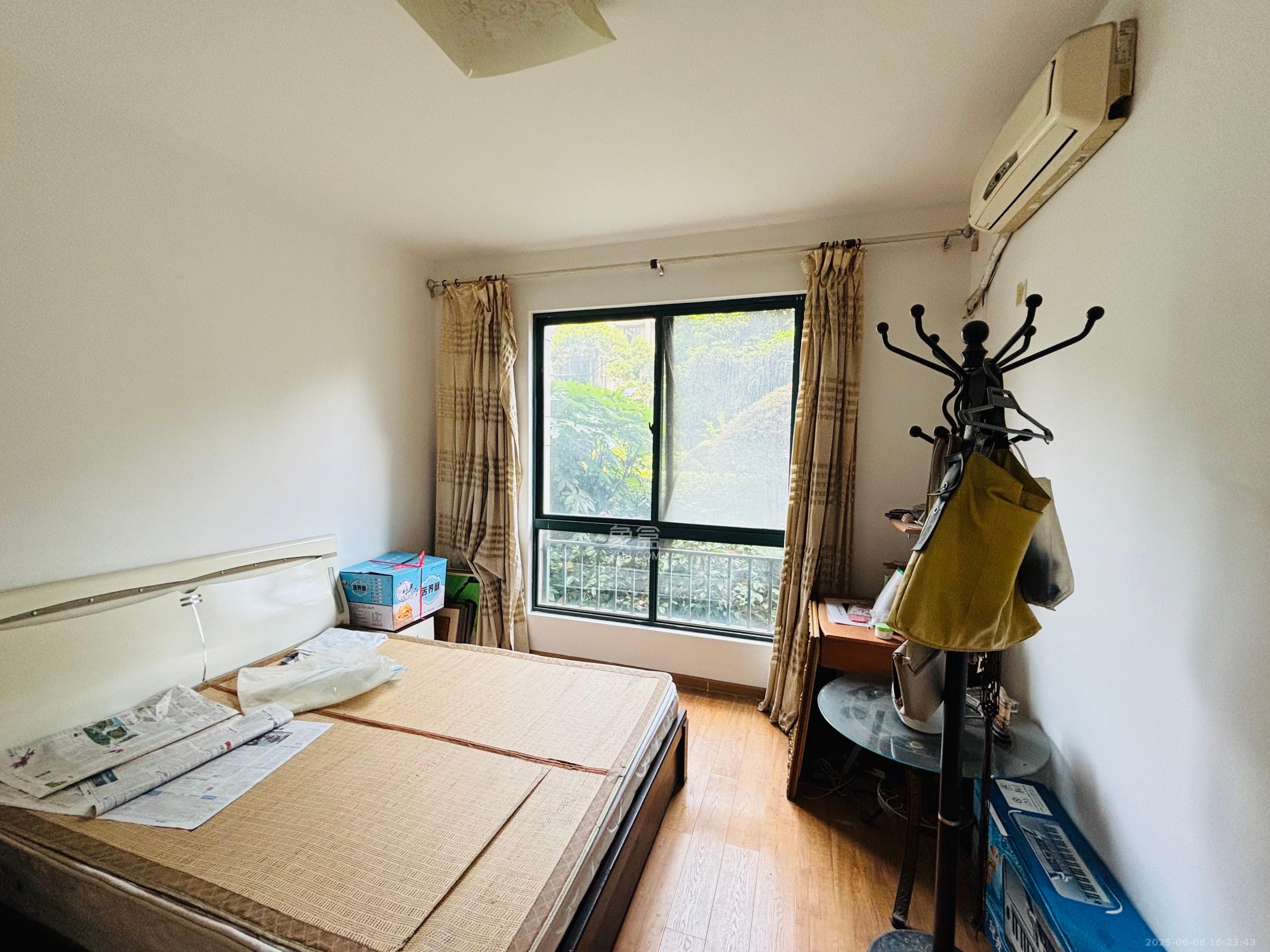 星城世家 3室2厅2卫 2300.0元/月 星城世家 3室2厅2卫 2300.0元/月室内图