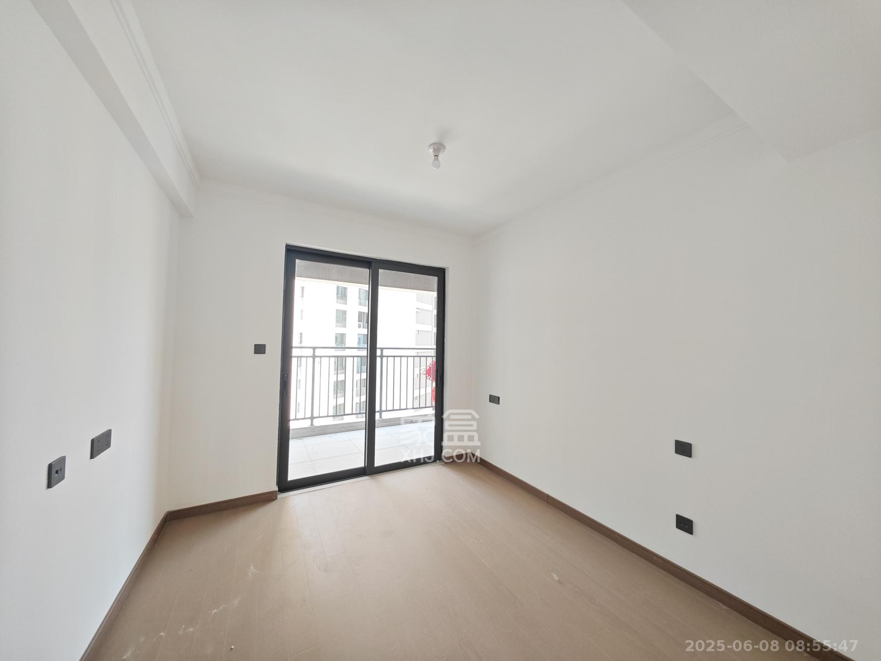 金地都会风華  4室2厅2卫    200.0万卧室