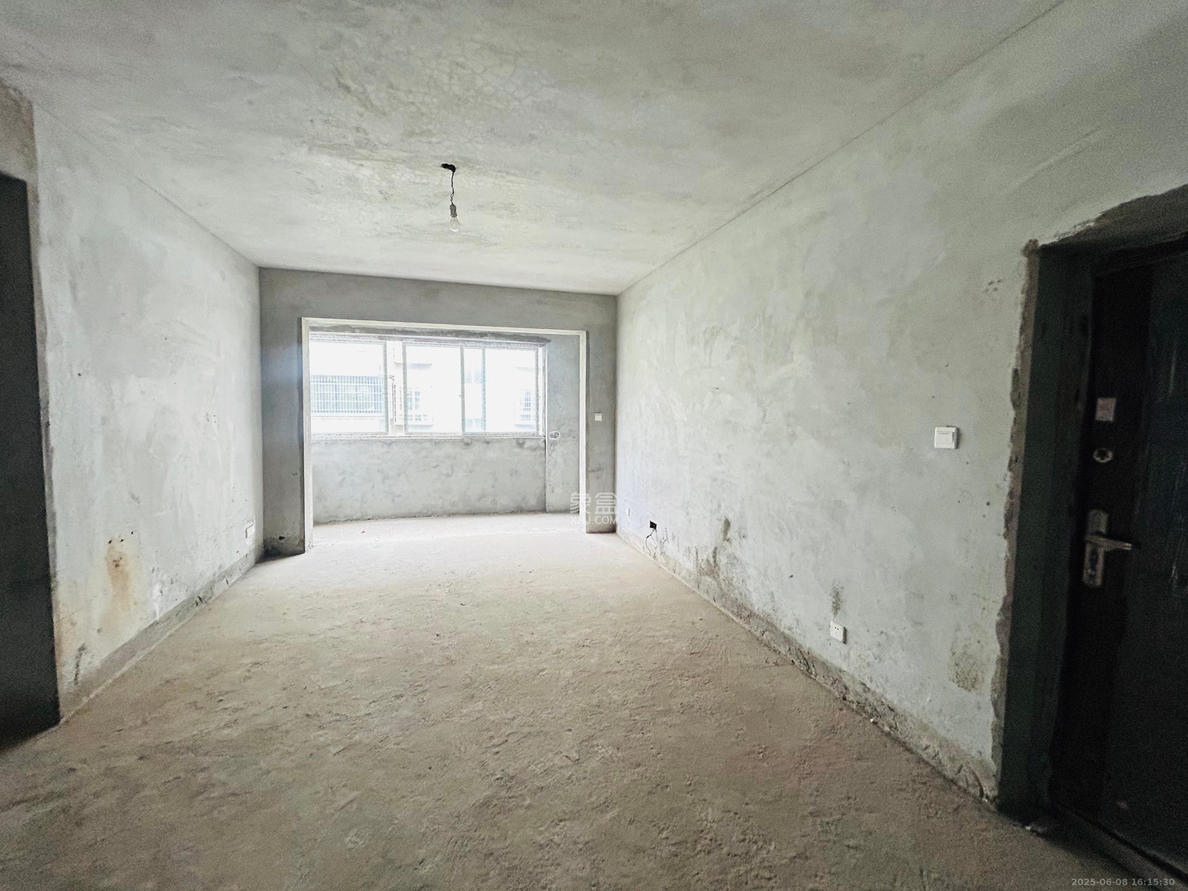 春满江南 3室2厅2卫 38.0万 春满江南 3室2厅2卫 38.0万客厅