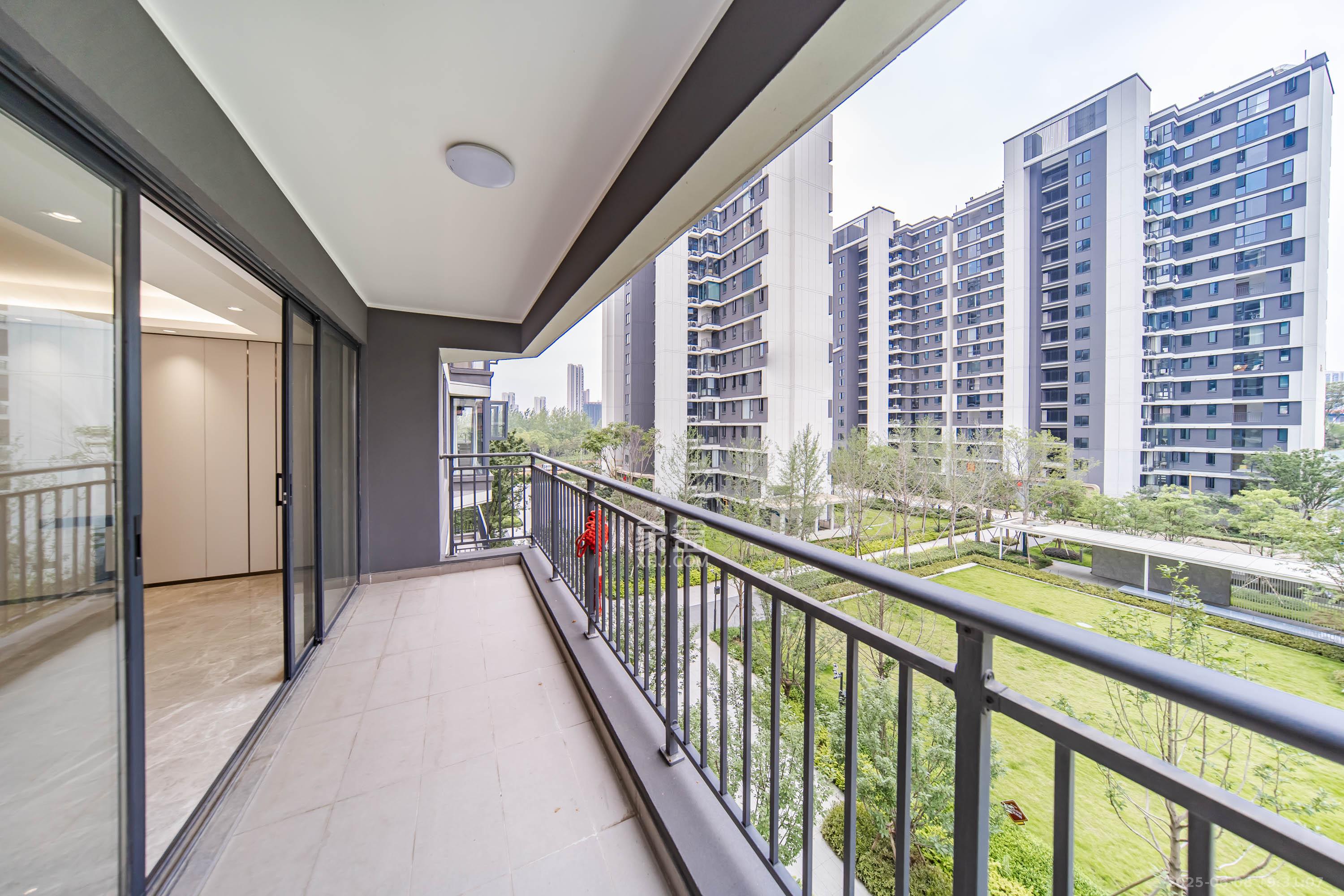 旭辉铂宸府 4室2厅2卫 155.0万 旭辉铂宸府 4室2厅2卫 155.0万阳台