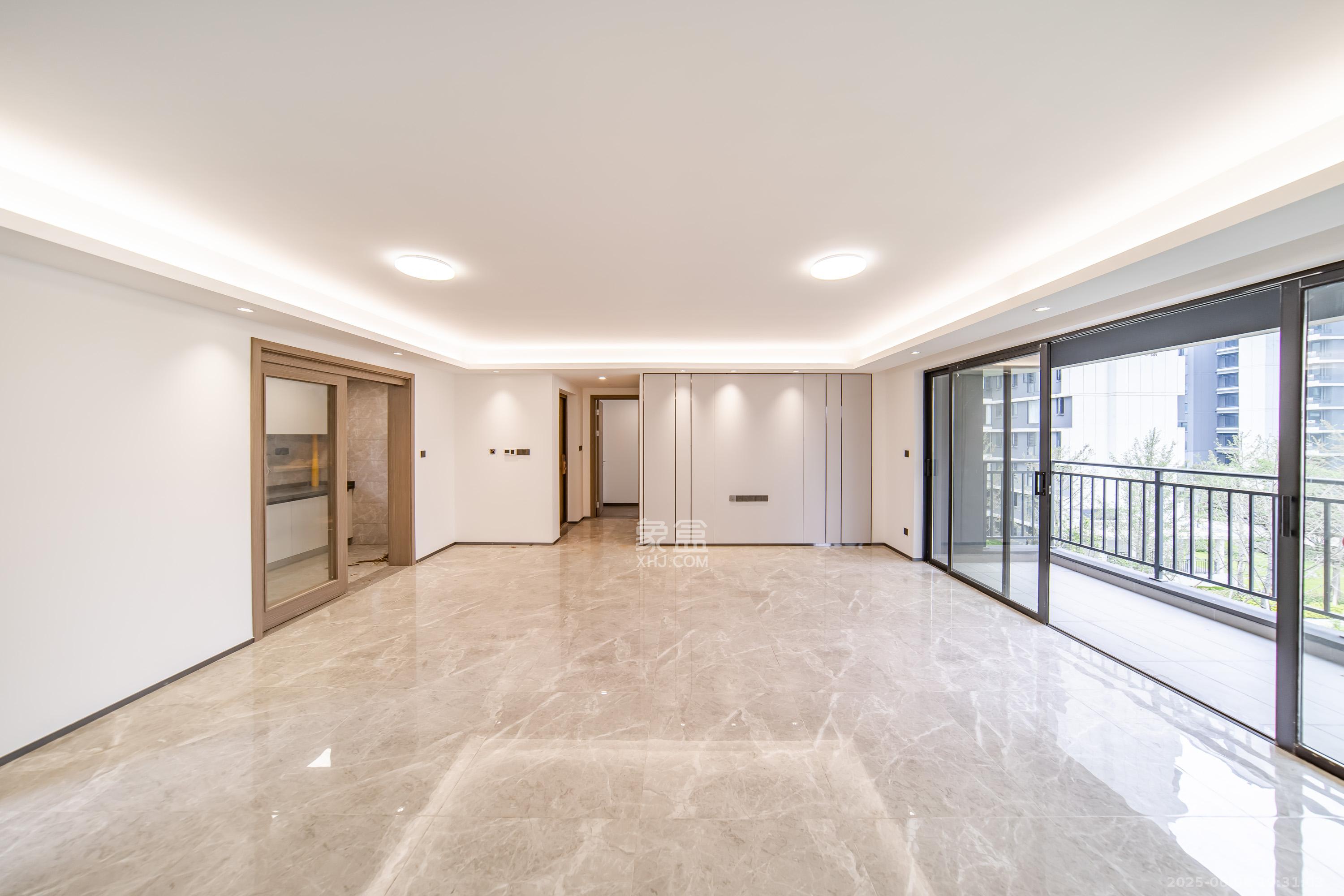 旭辉铂宸府 4室2厅2卫 155.0万 旭辉铂宸府 4室2厅2卫 155.0万客厅