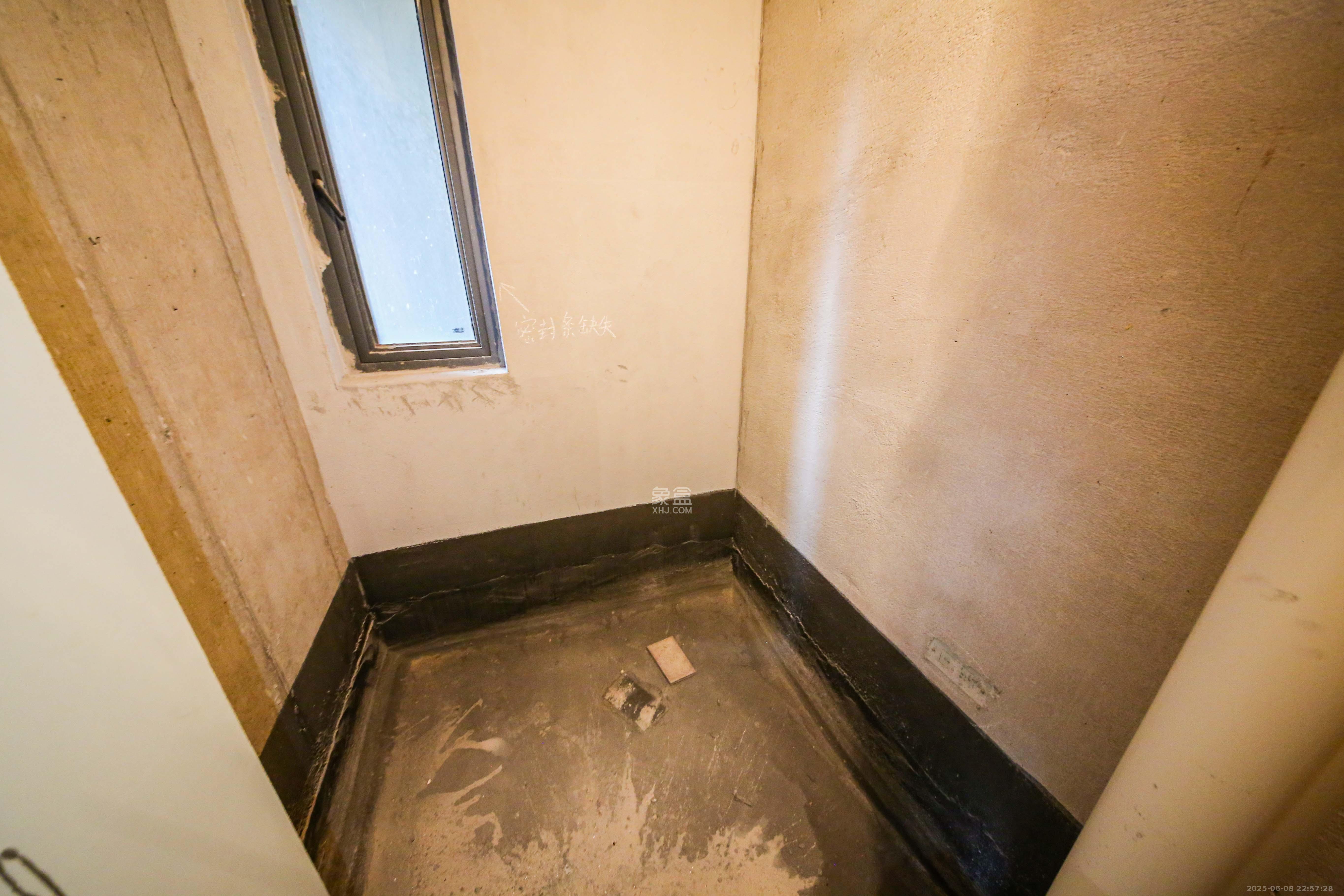 中建钰和城  4室2厅2卫   168.00万卫生间