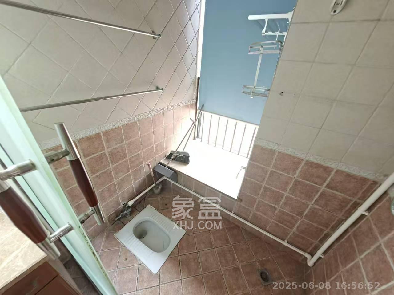 中城丽景香山园  4室2厅2卫   3800.00元/月室内图