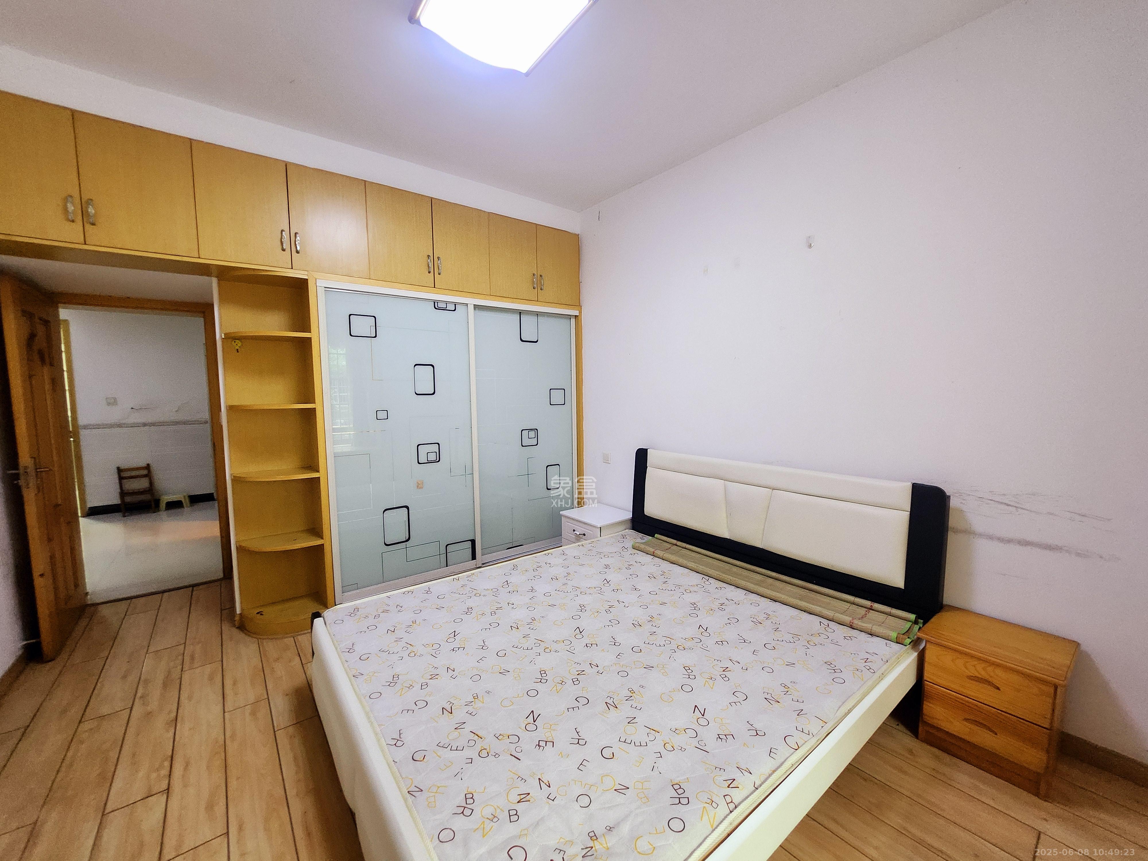 延农小区(延农五期、延农六期) 3室2厅1卫 2800.0元/月 延农小区(延农五期、延农六期) 3室2厅1卫 2800.0元/月室内图