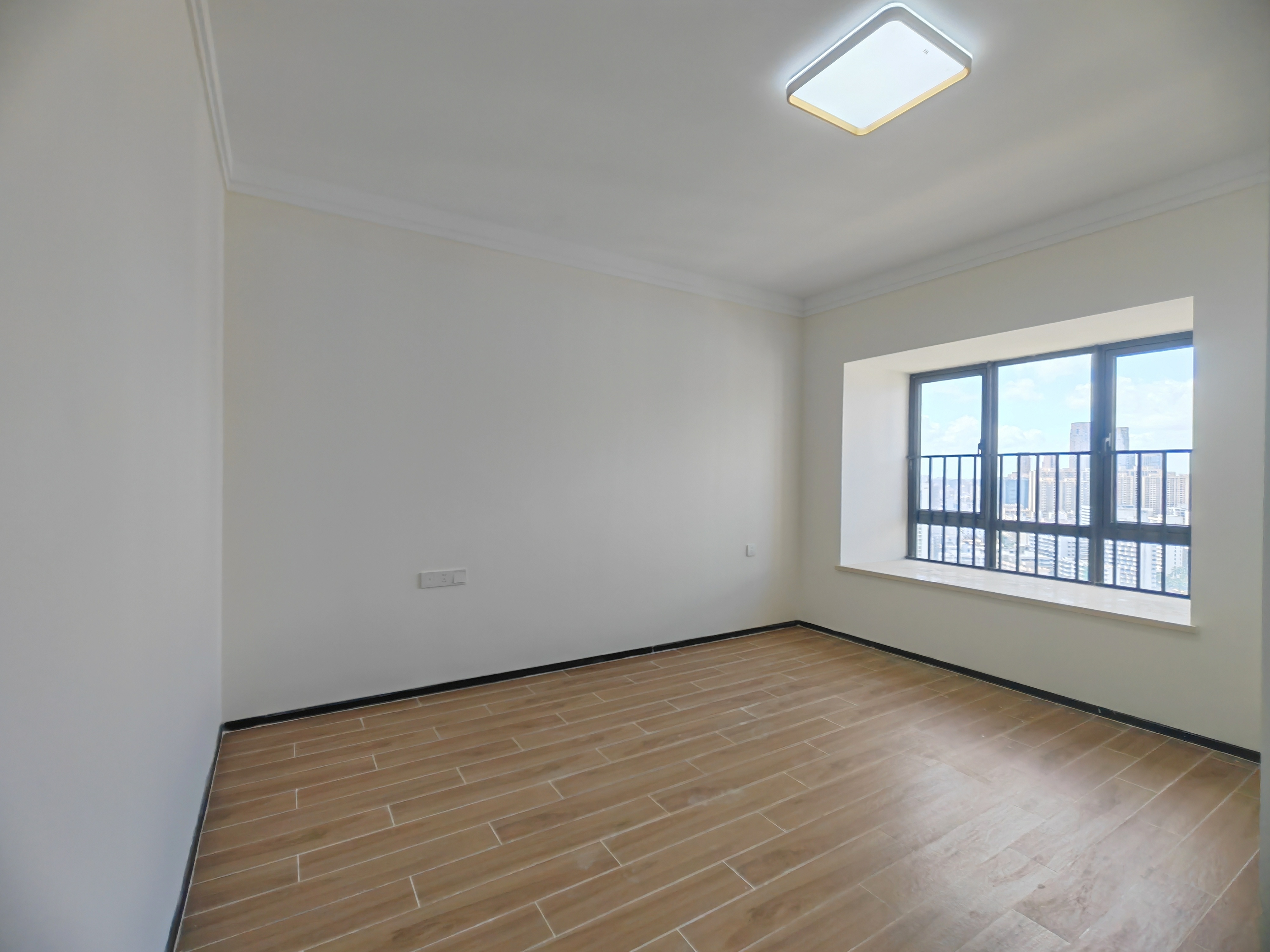 海府大院(海府路41号) 4室2厅2卫 5500.0元/月 海府大院(海府路41号) 4室2厅2卫 5500.0元/月室内图