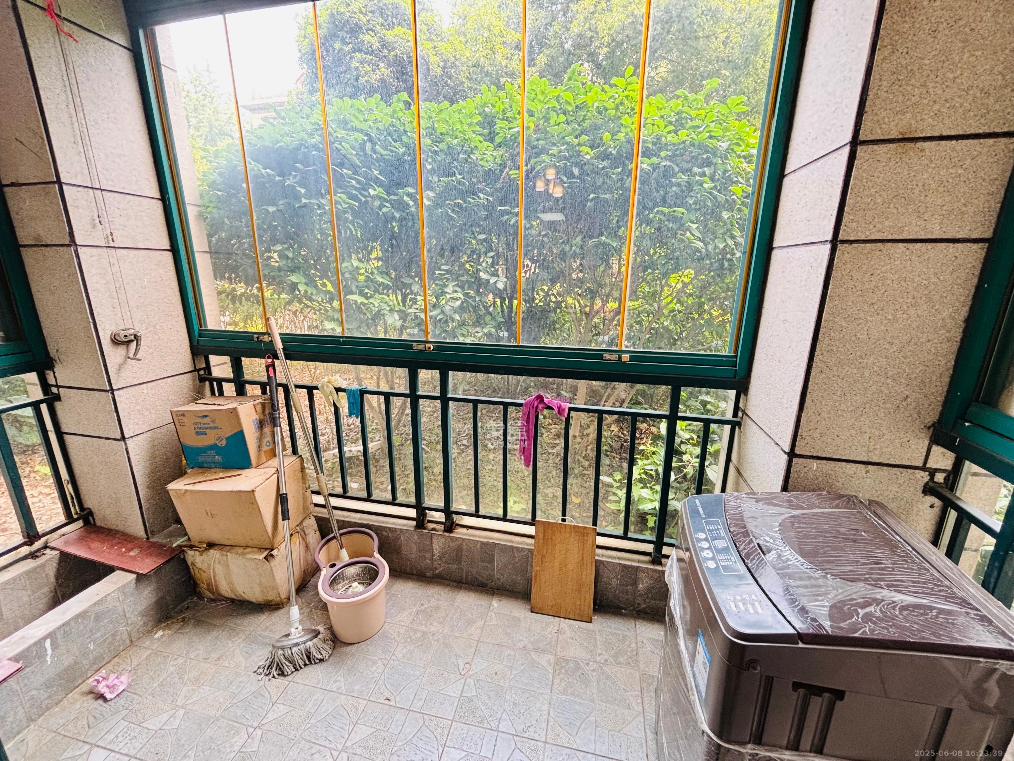 星城世家 3室2厅2卫 2300.0元/月 星城世家 3室2厅2卫 2300.0元/月室内图