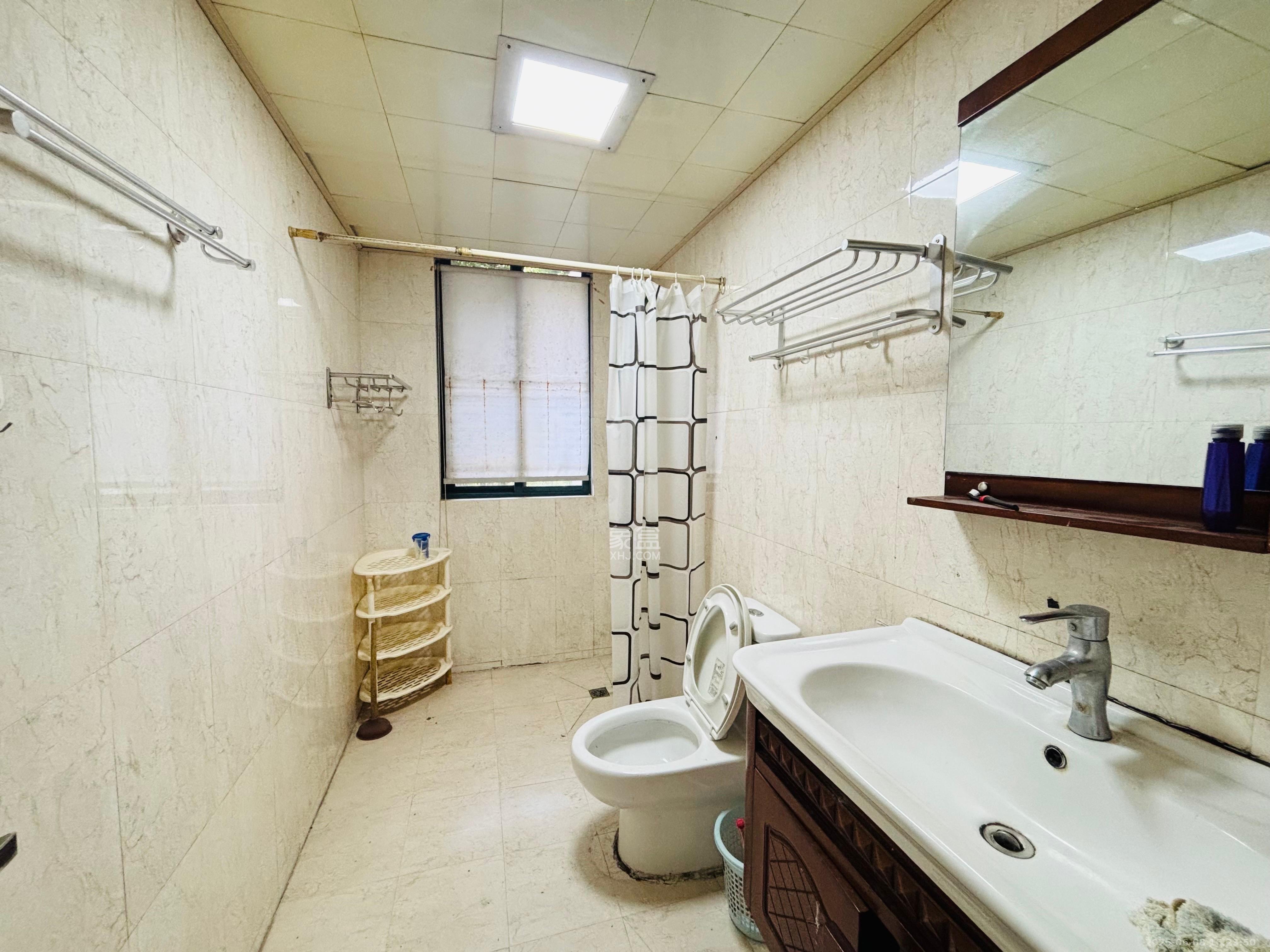 星城世家 3室2厅2卫 2300.0元/月 星城世家 3室2厅2卫 2300.0元/月室内图