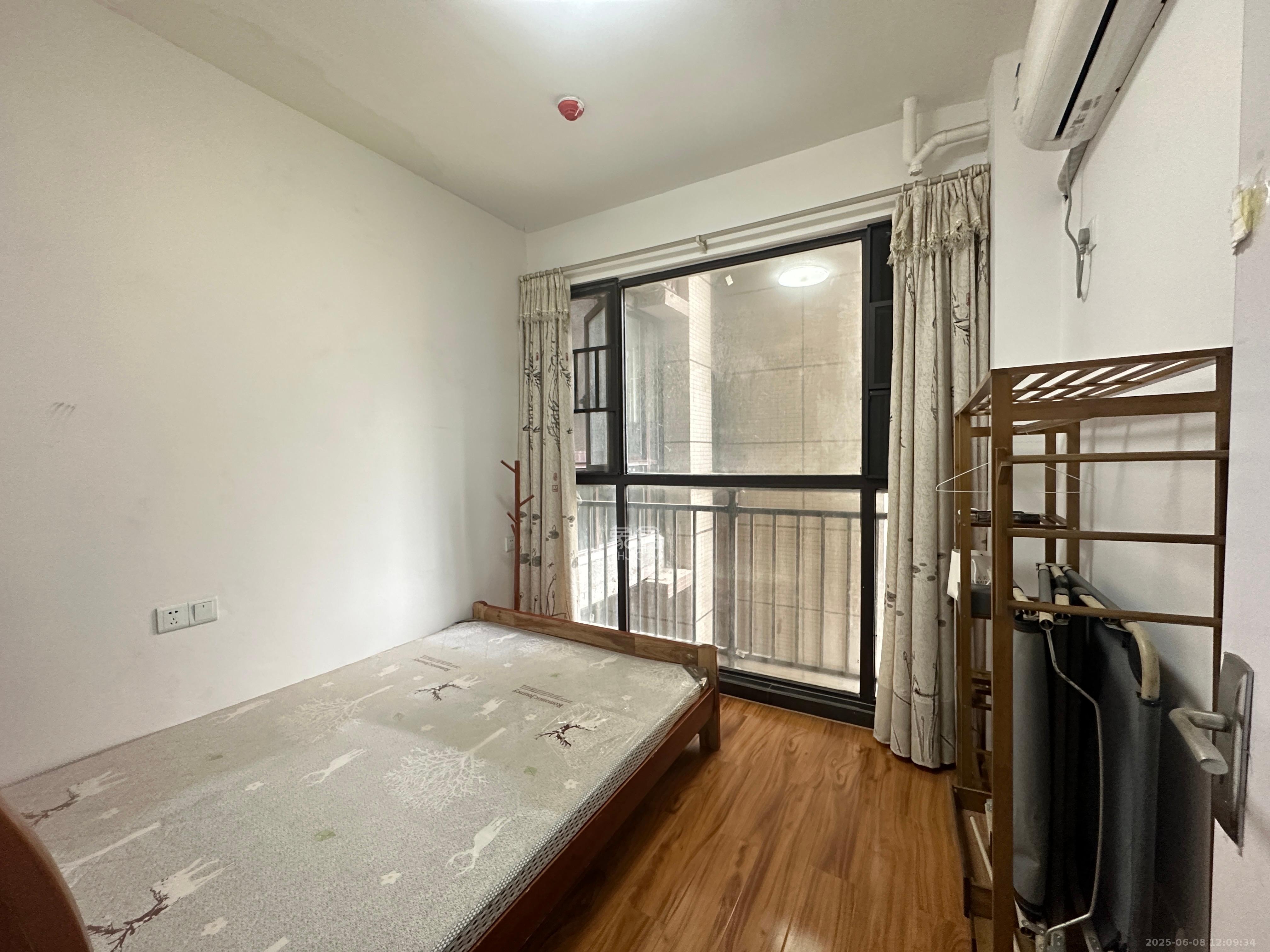 国泰九龙湾  3室2厅1卫    2300.0元/月室内图