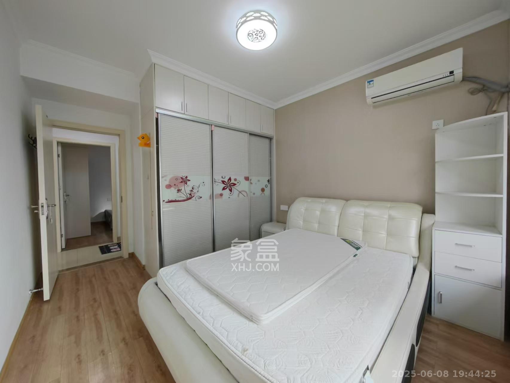 潇湘奥林匹克花园  1室2厅1卫   2400.00元/月室内图