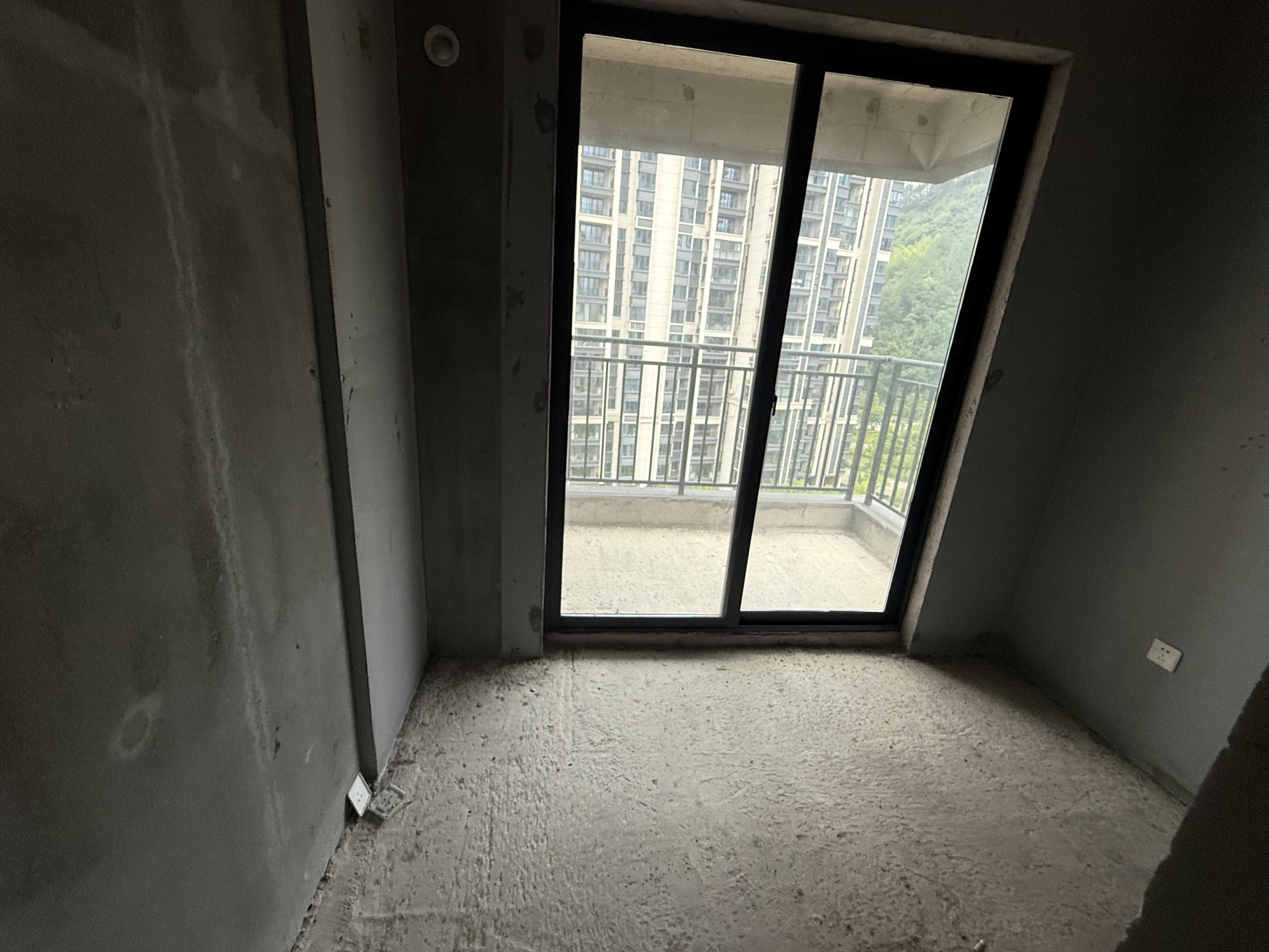 中建凤栖台  4室2厅2卫   58.80万客厅