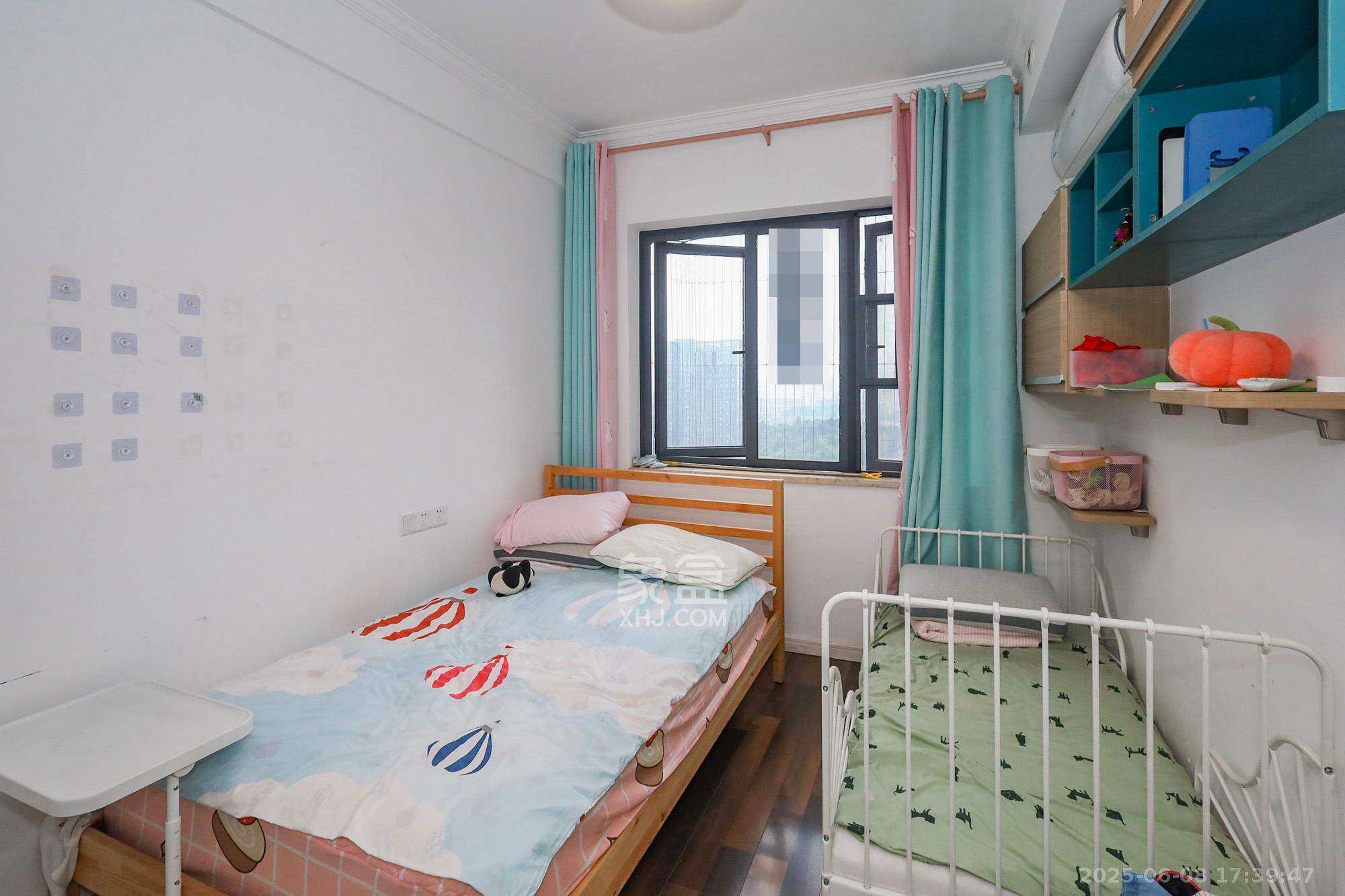 钰龙天下一期  3室2厅1卫    210.0万 钰龙天下一期  3室2厅1卫    210.0万卧室