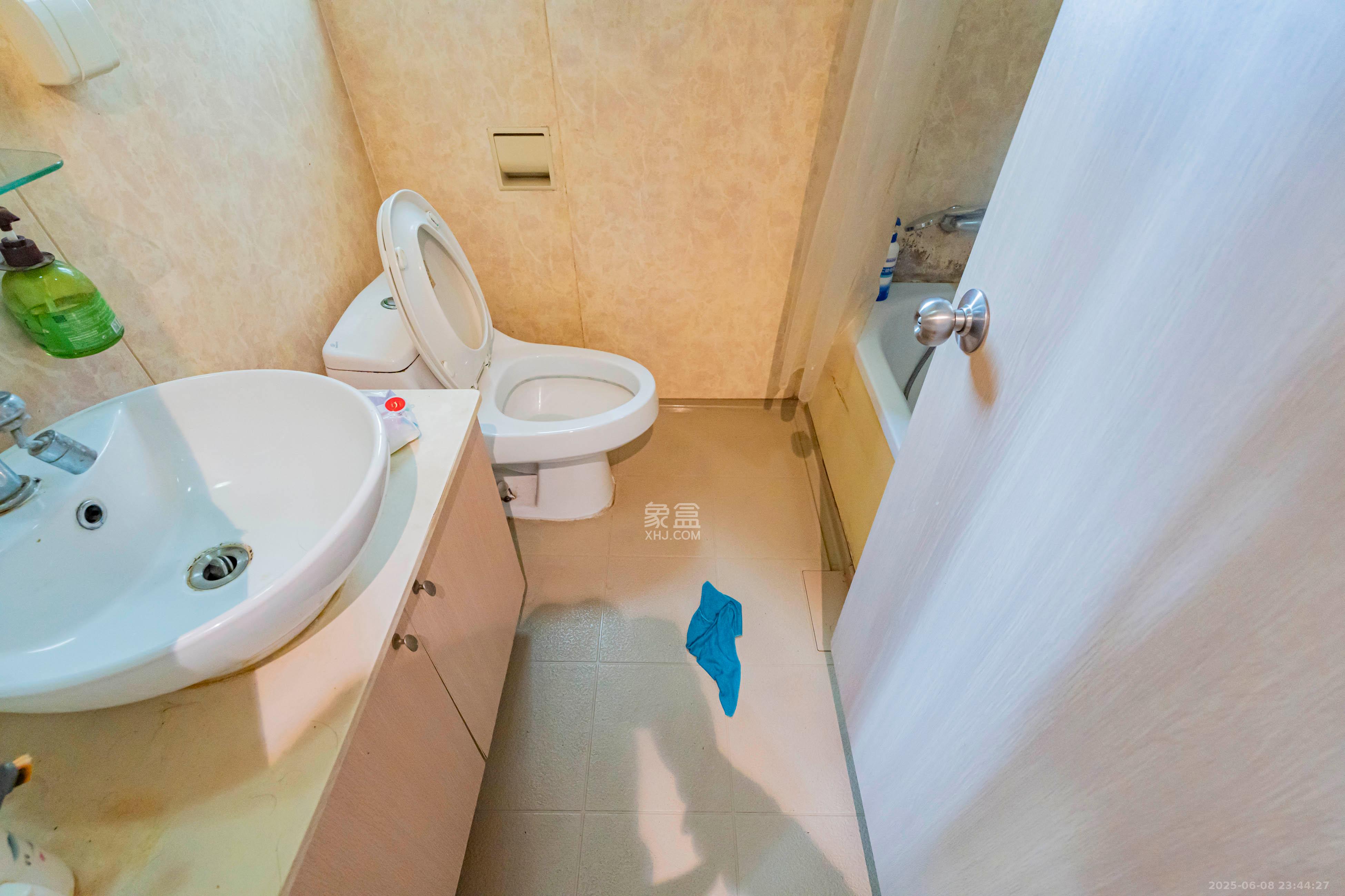 盛世美居荷园 3室1厅2卫 106.0万 盛世美居荷园 3室1厅2卫 106.0万卫生间