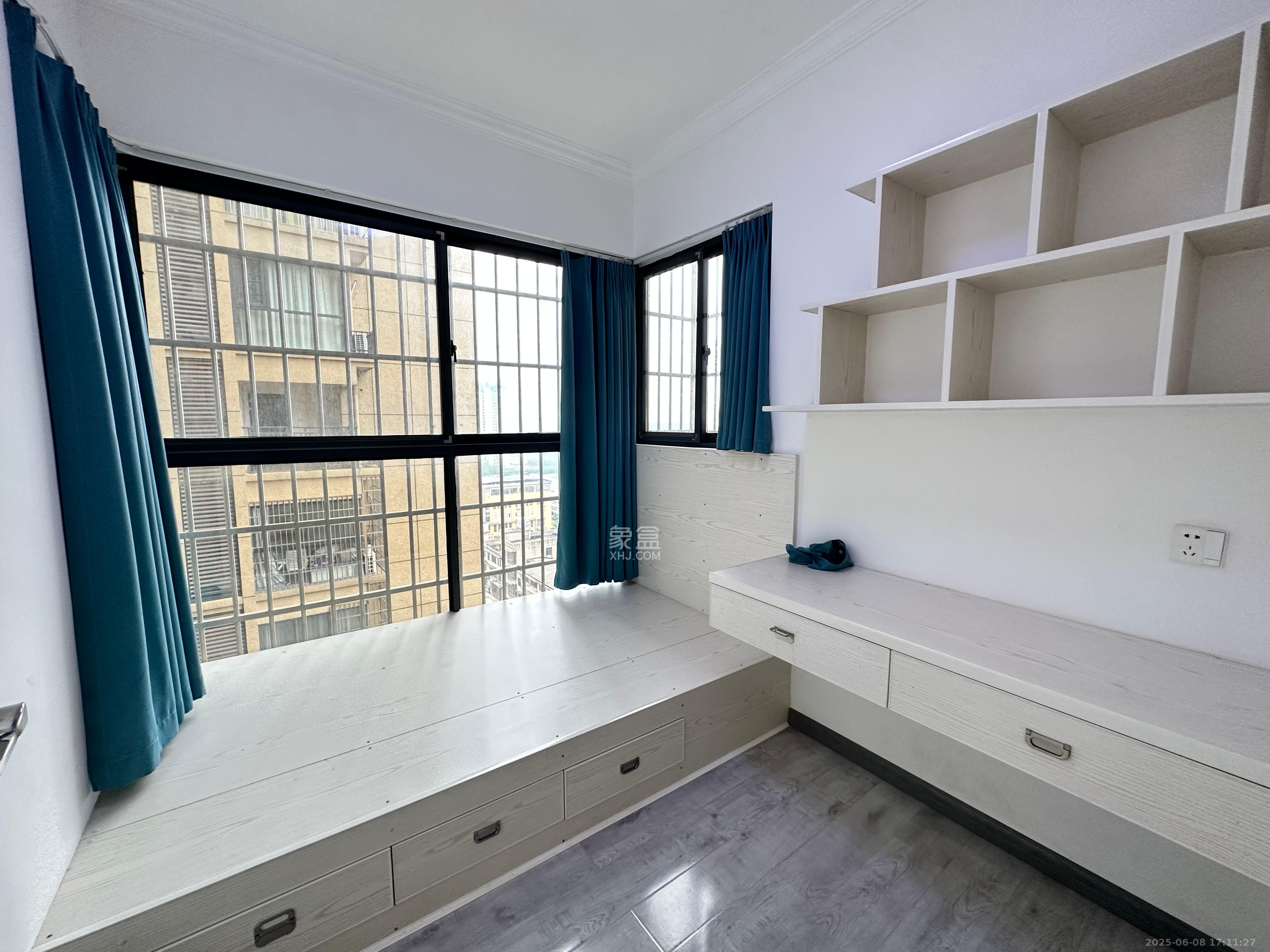 鑫天格林香山  3室2厅1卫    1600.0元/月室内图