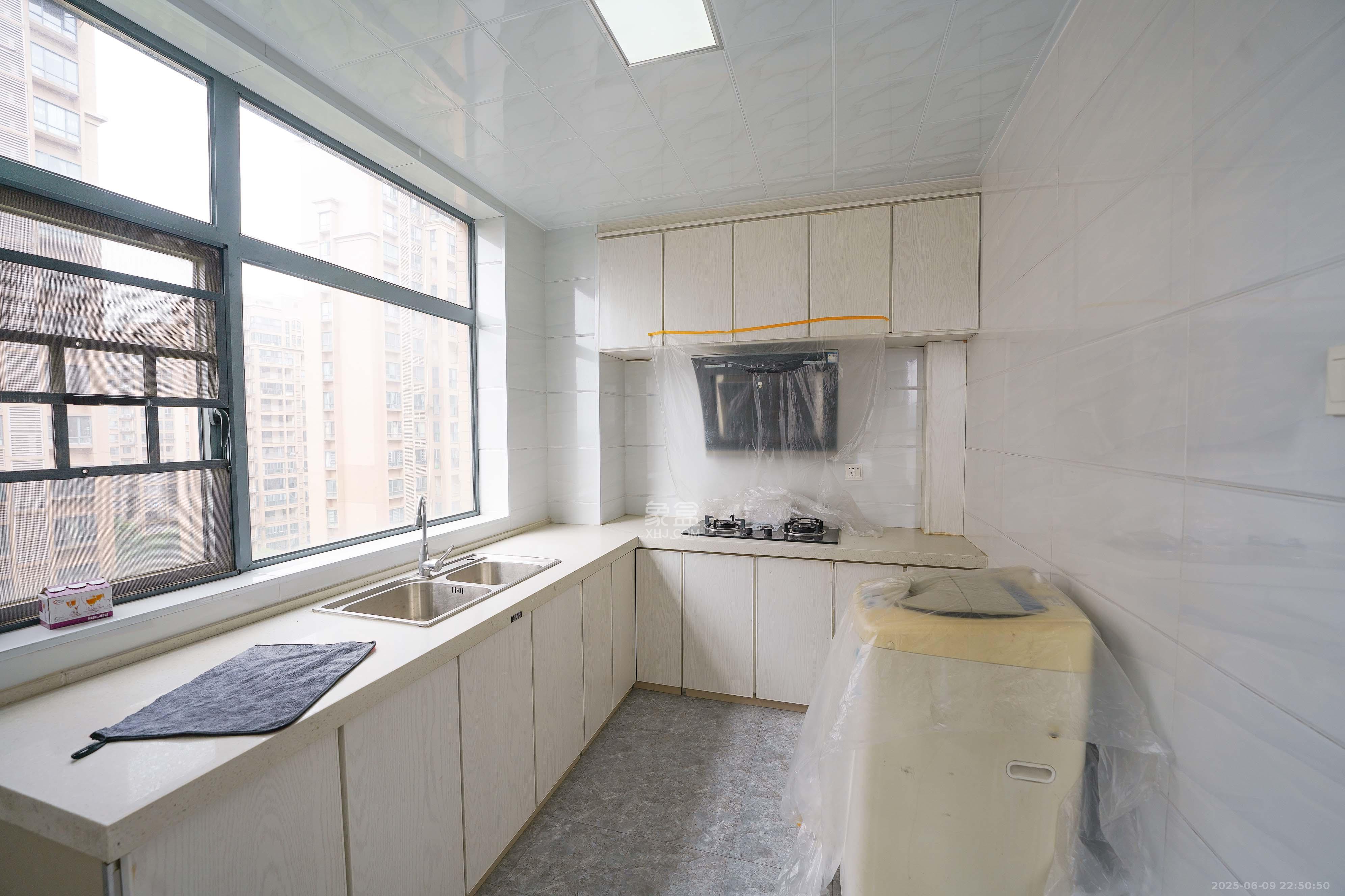 和美星城 5室2厅2卫 123.5万 和美星城 5室2厅2卫 123.5万厨房