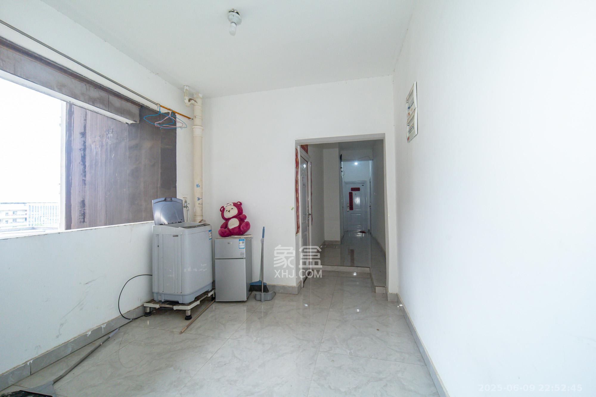 幸福里润城(幸福里二期)  4室2厅2卫    95.0万 幸福里润城(幸福里二期)  4室2厅2卫    95.0万客厅