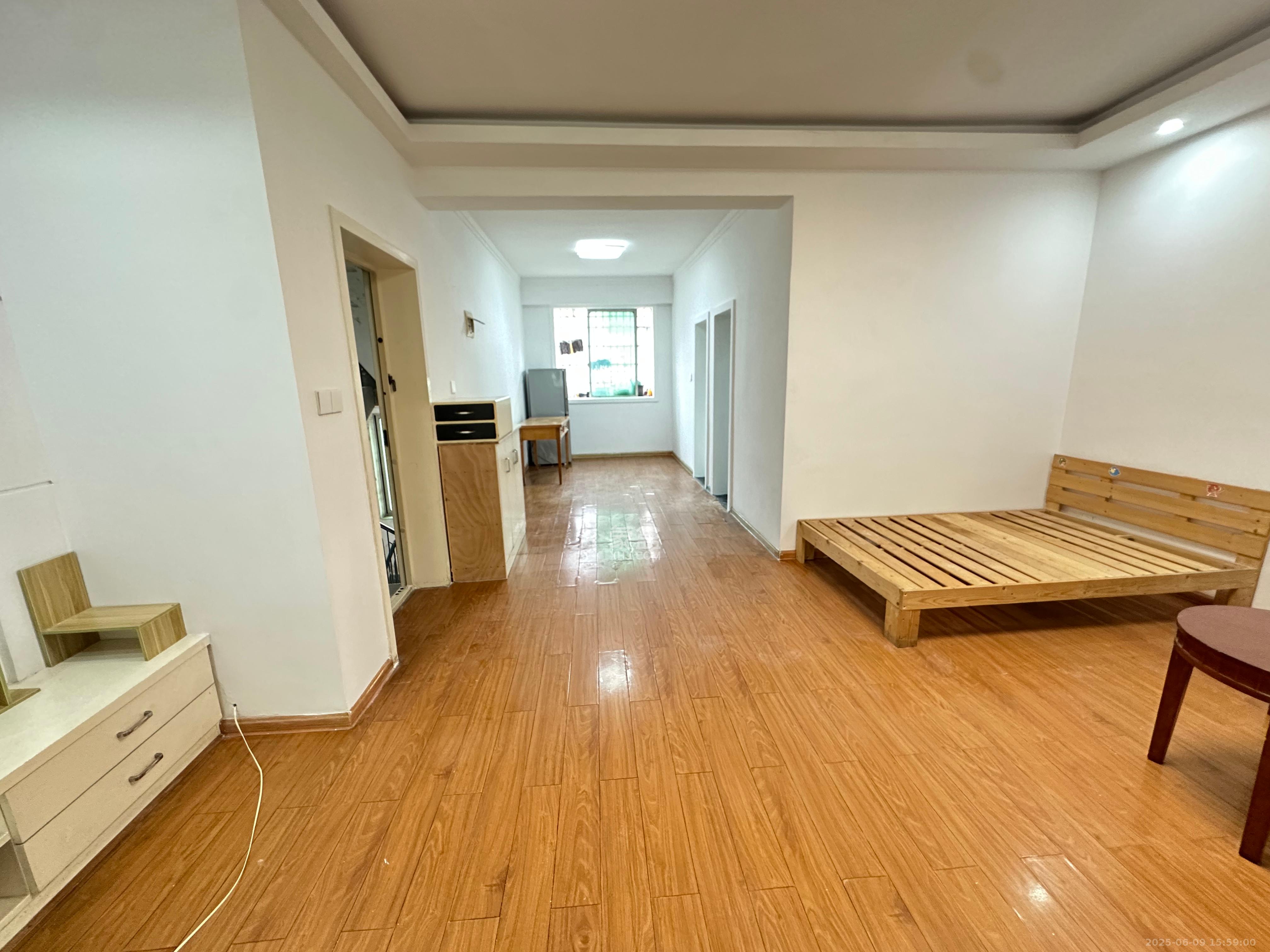 中南汽车世界 2室2厅1卫 1100.0元/月 中南汽车世界 2室2厅1卫 1100.0元/月室内图