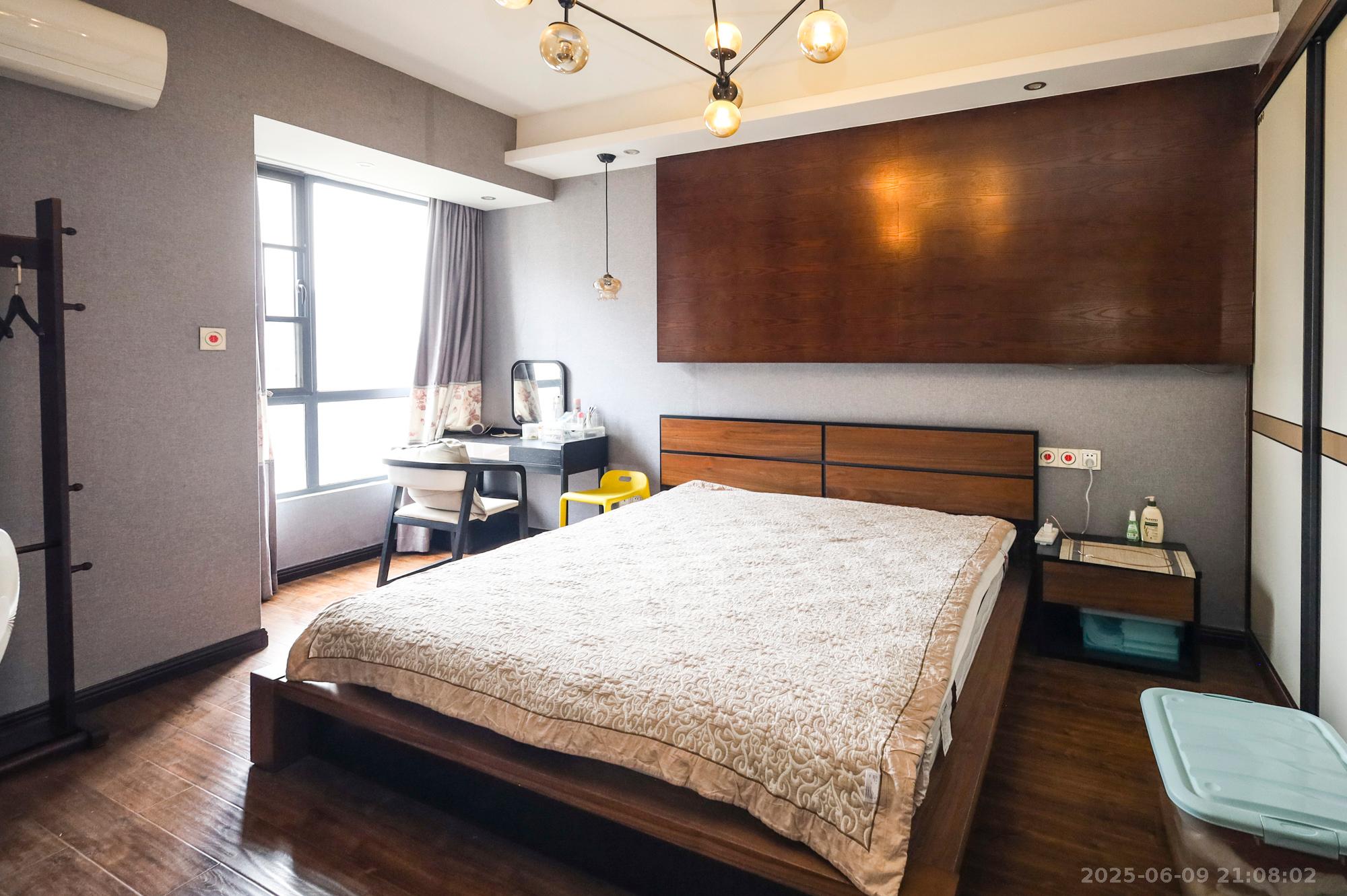 秀峰景园(领秀峰) 3室2厅2卫 110.0万 秀峰景园(领秀峰) 3室2厅2卫 110.0万卧室