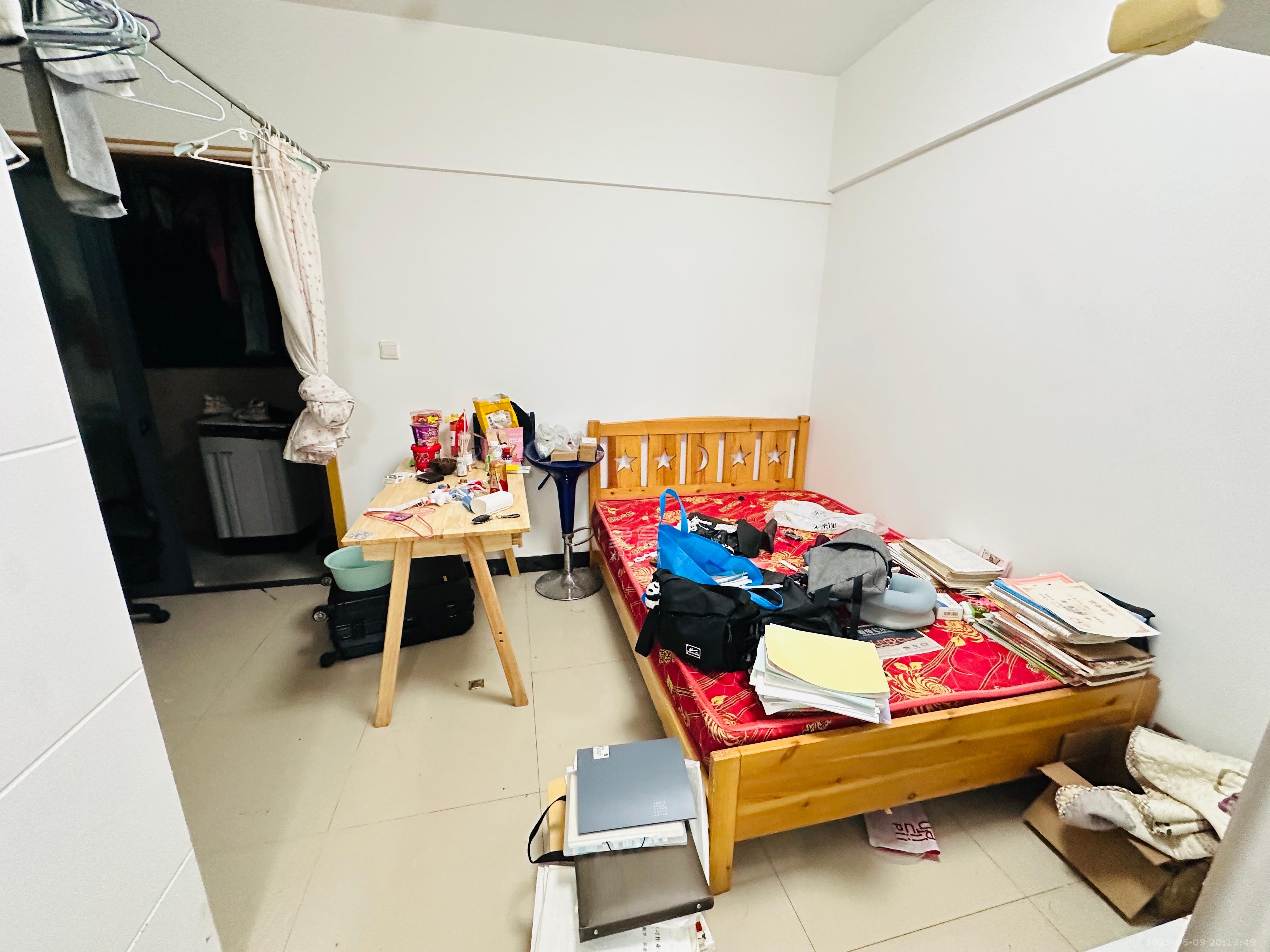 西罗亚大厦  1室1厅1卫   2000.00元/月