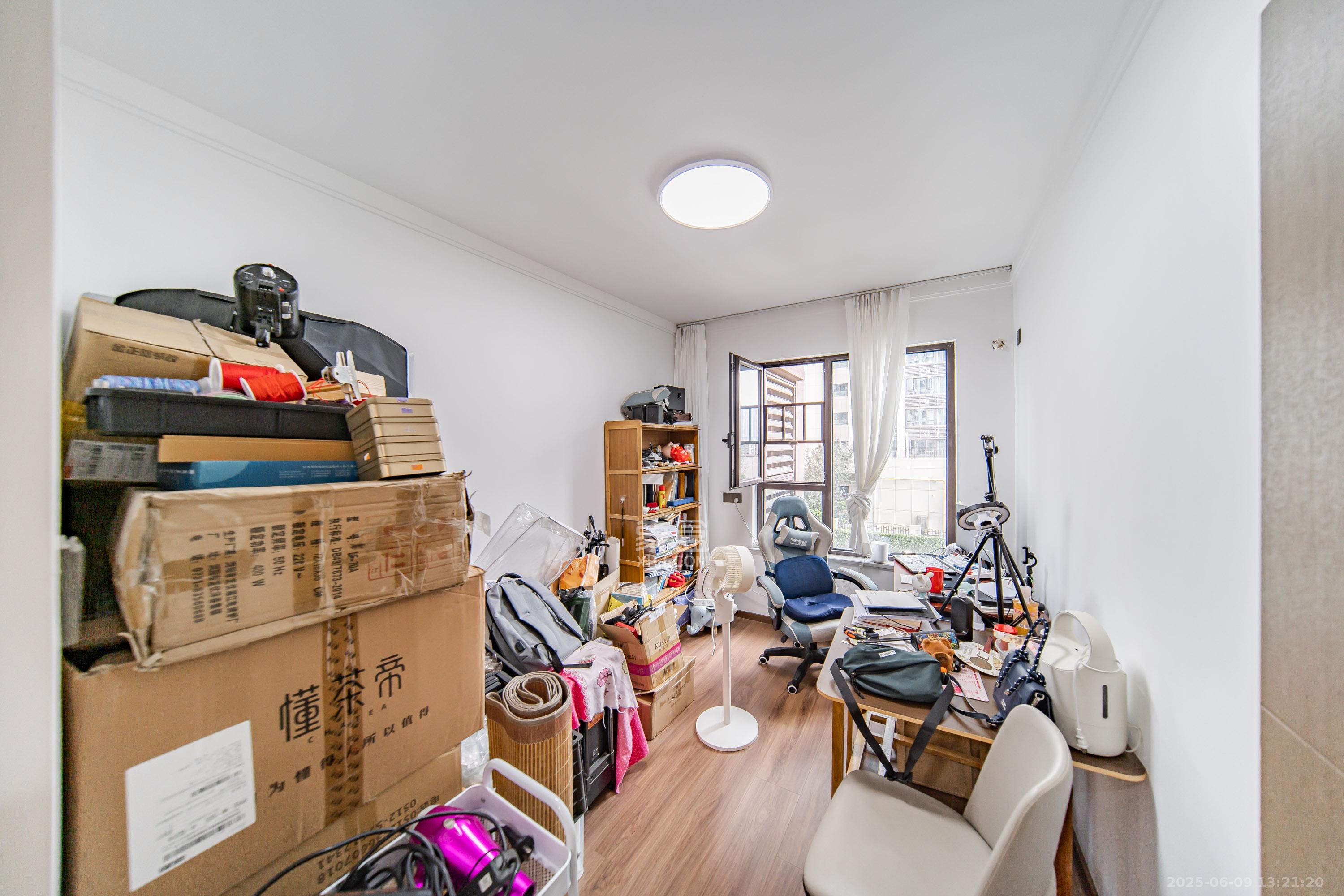 城发恒伟星雅韵(恒伟星辉苑) 4室2厅2卫 172.0万 城发恒伟星雅韵(恒伟星辉苑) 4室2厅2卫 172.0万卧室