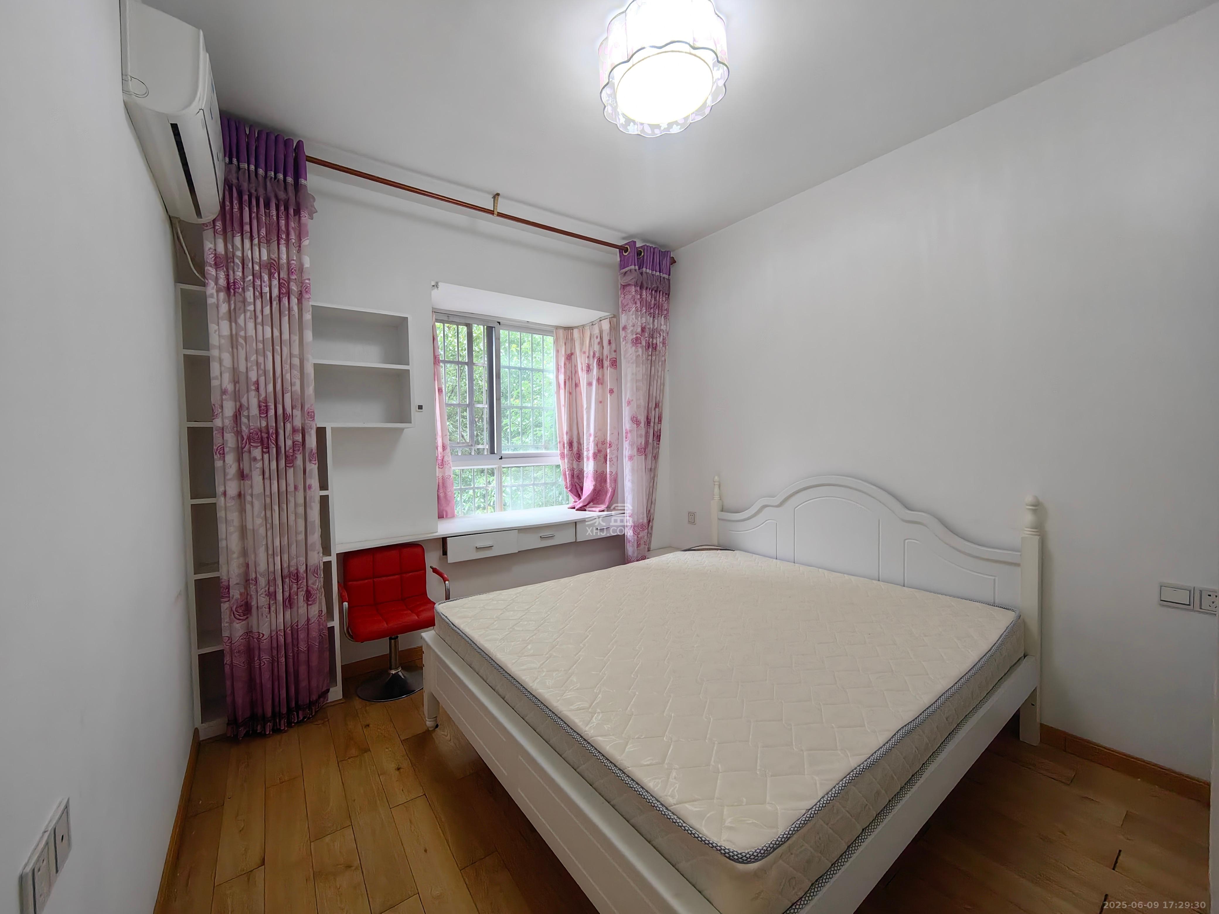 城市山水豪园(山水城市风景) 1室2厅1卫 2400.0元/月 城市山水豪园(山水城市风景) 1室2厅1卫 2400.0元/月室内图