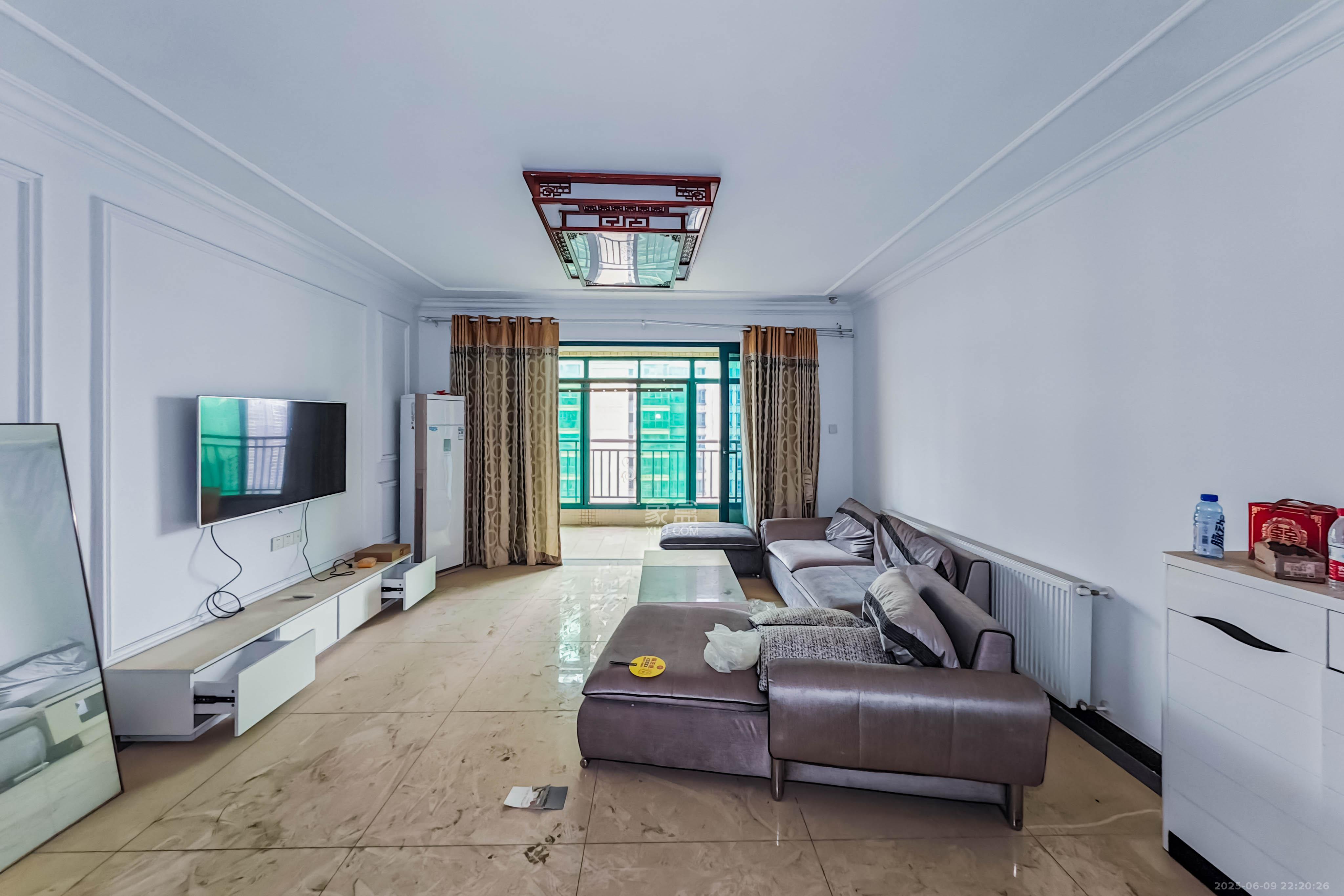 恒大绿洲 3室2厅2卫 150.0万 恒大绿洲 3室2厅2卫 150.0万客厅