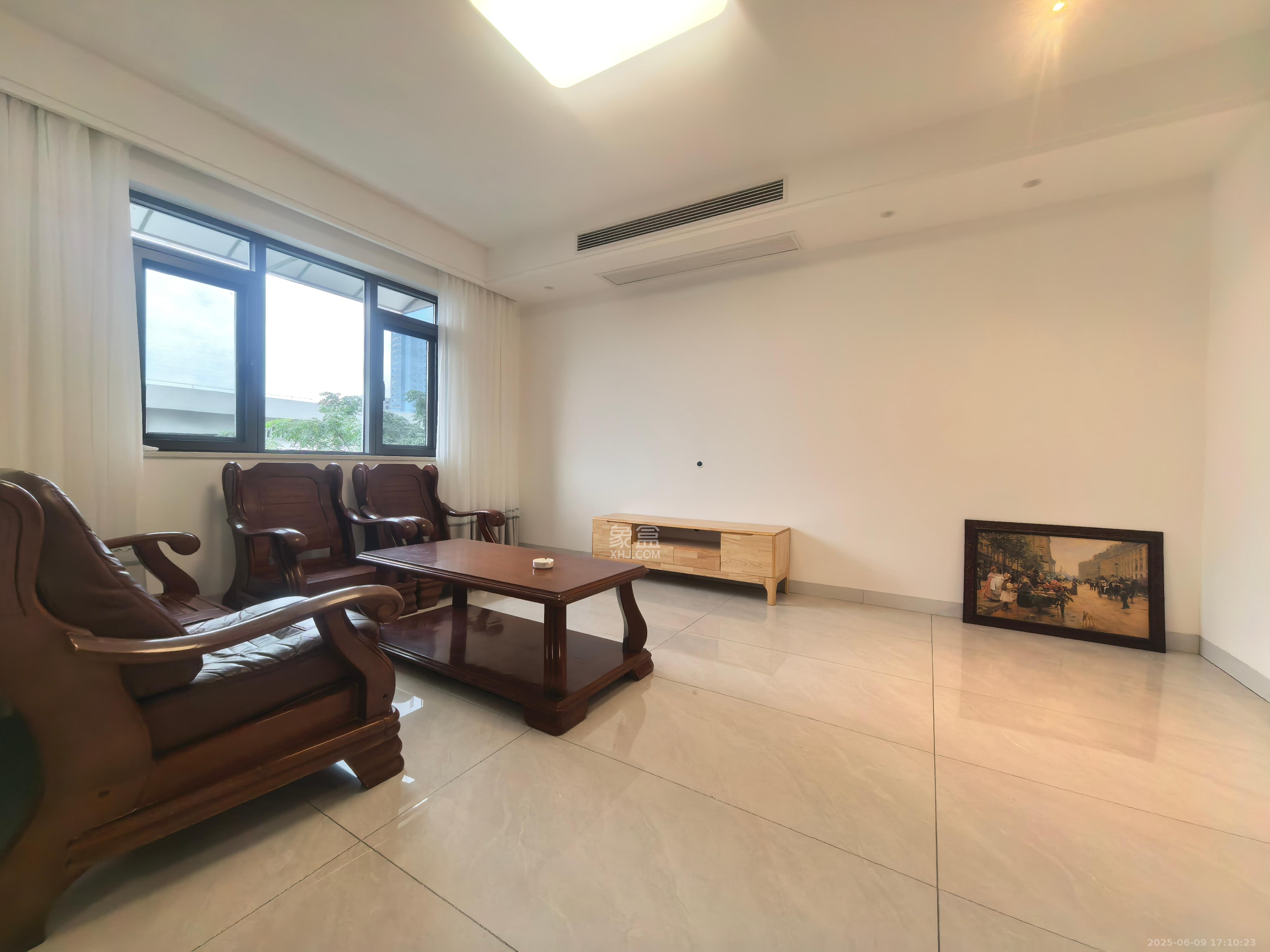 湘农桥社区 3室2厅2卫 2600.0元/月 湘农桥社区 3室2厅2卫 2600.0元/月室内图