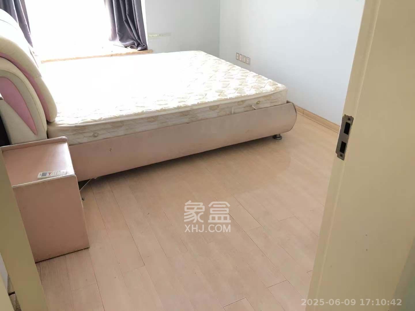 东方名都百草园  3室2厅1卫   1800.00元/月室内图