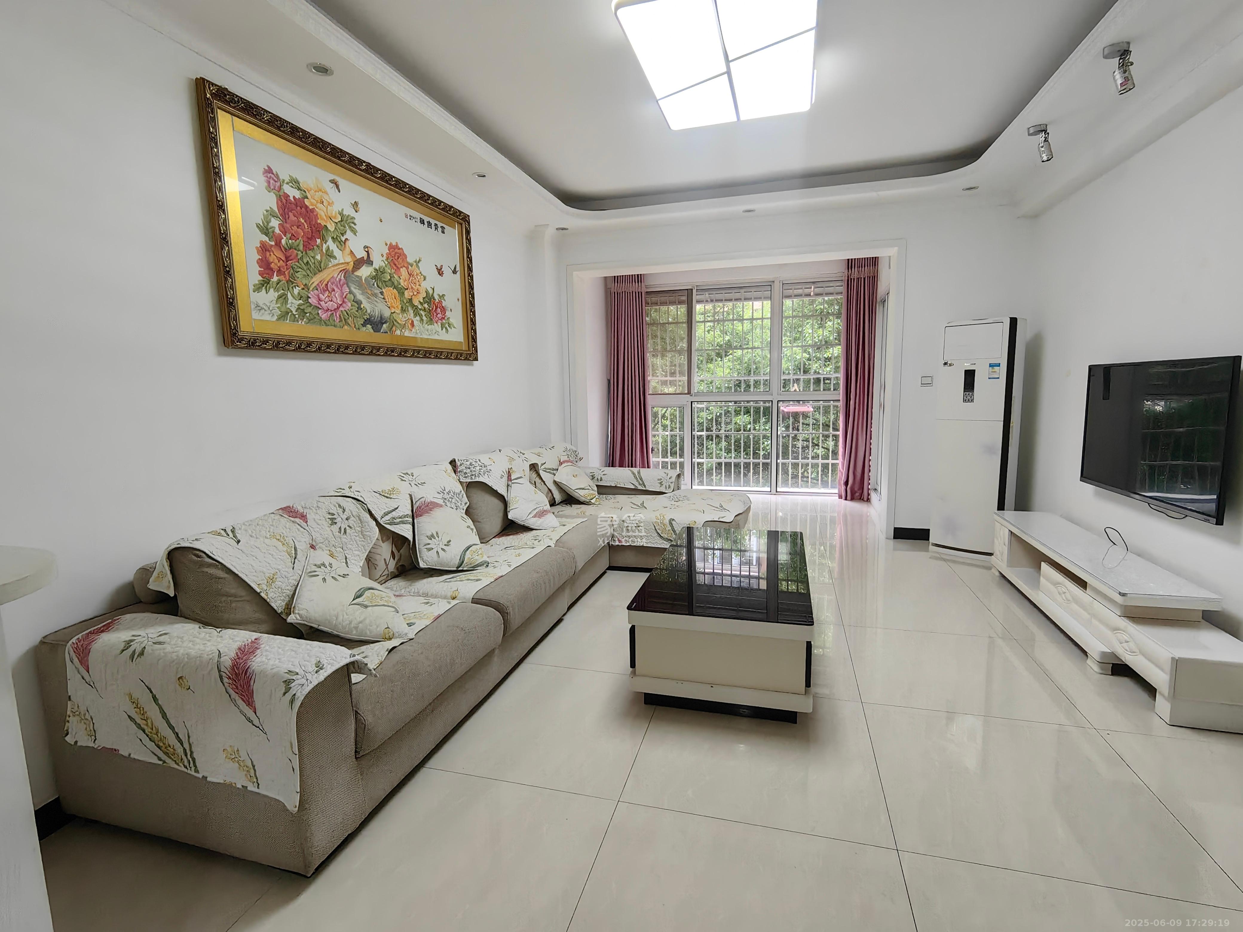 城市山水豪园(山水城市风景) 1室2厅1卫 2400.0元/月 城市山水豪园(山水城市风景) 1室2厅1卫 2400.0元/月室内图