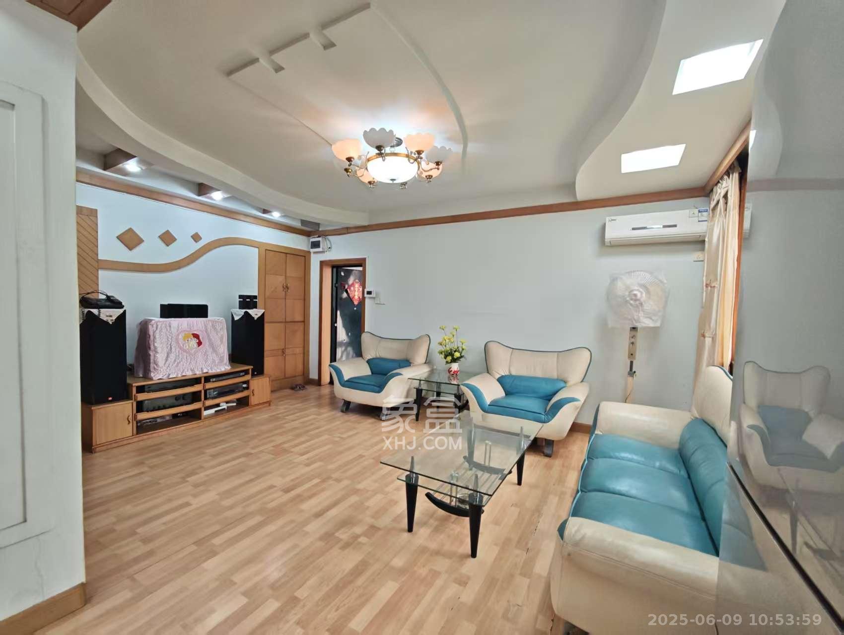 群芳园 1室2厅1卫 2000.0元/月 群芳园 1室2厅1卫 2000.0元/月室内图