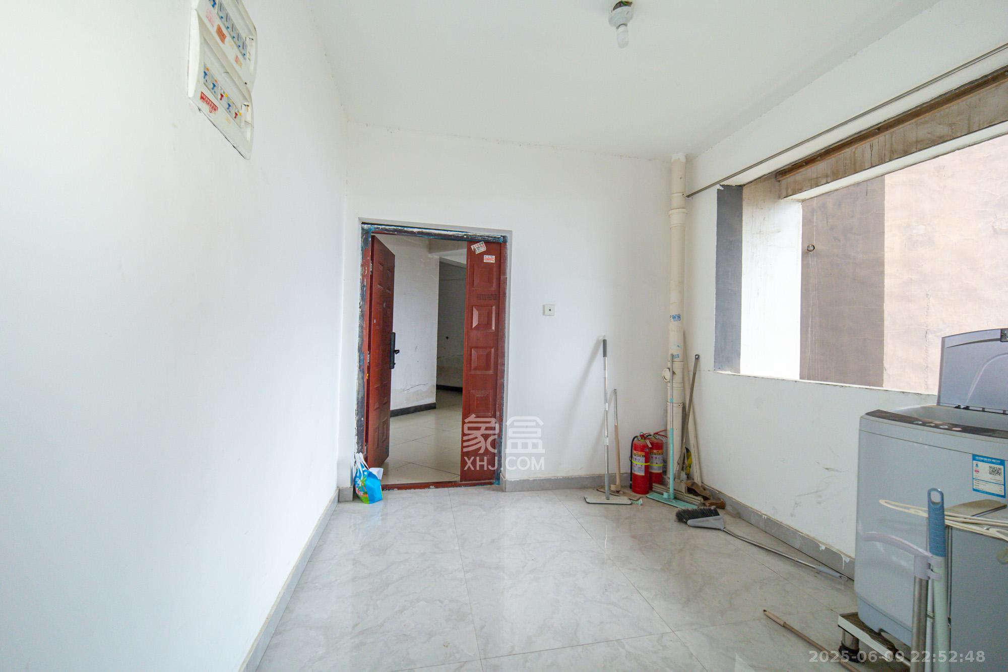 幸福里润城(幸福里二期)  4室2厅2卫    95.0万 幸福里润城(幸福里二期)  4室2厅2卫    95.0万客厅