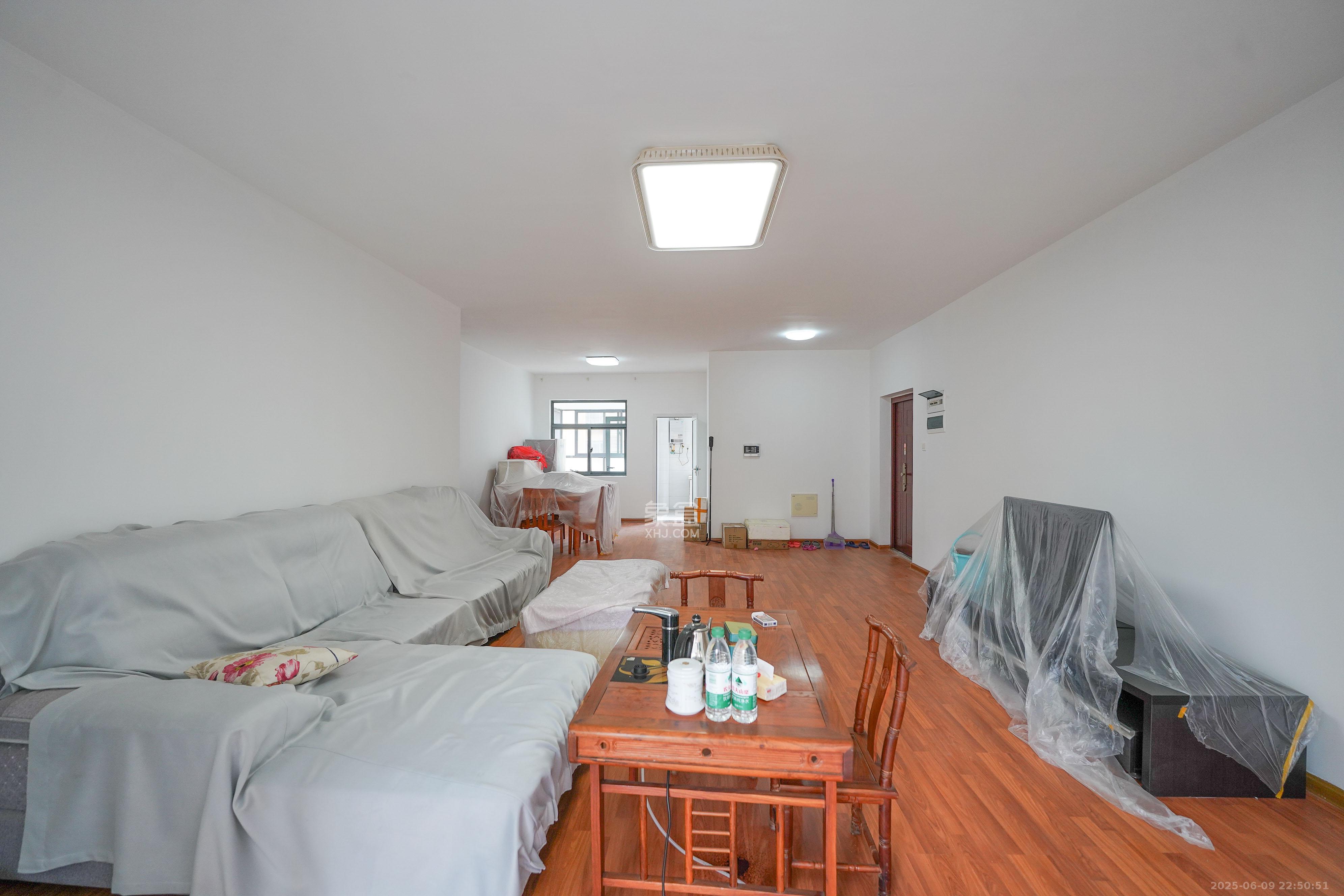 和美星城 5室2厅2卫 123.5万 和美星城 5室2厅2卫 123.5万客厅