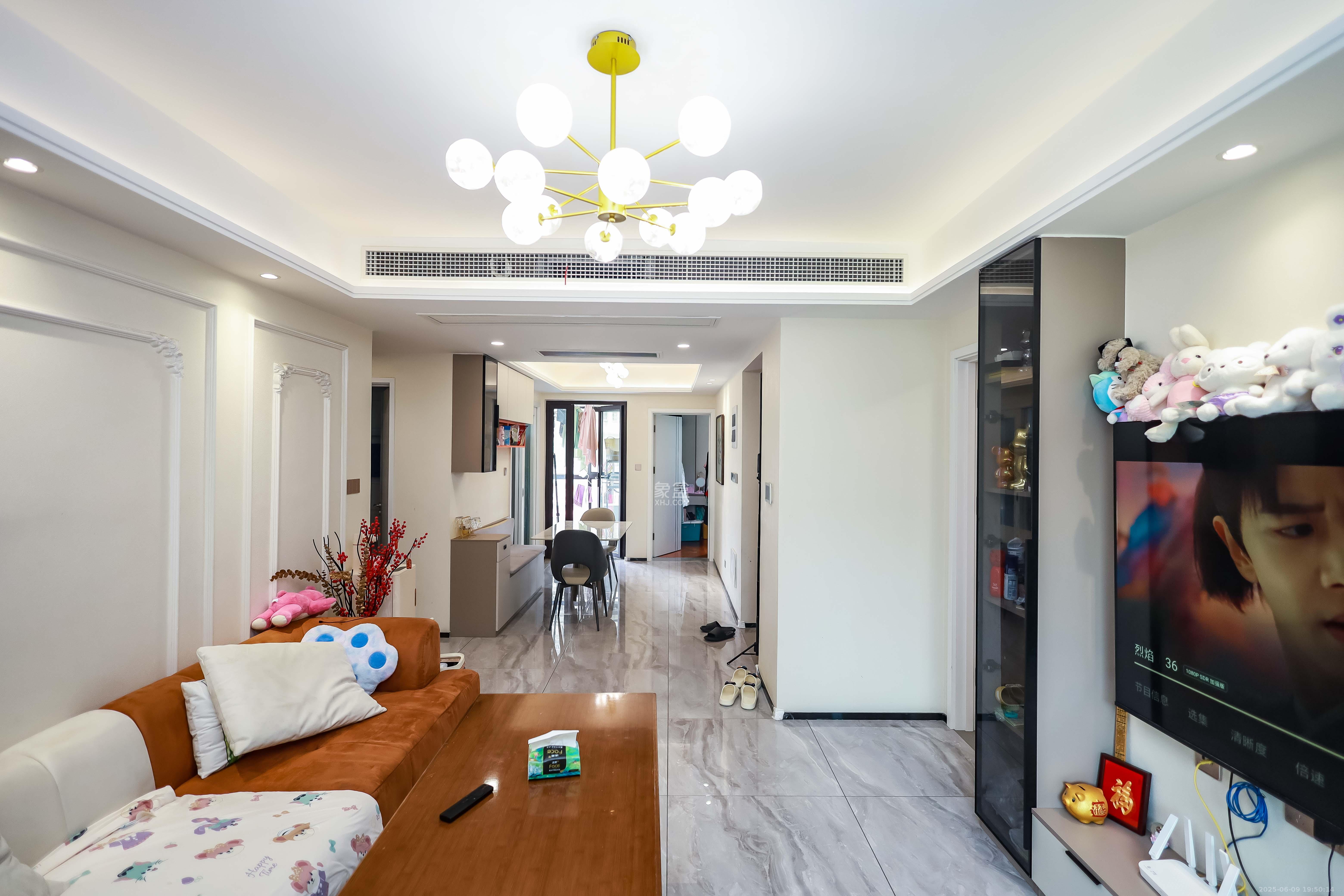 金基芳华 3室2厅2卫 110.0万 金基芳华 3室2厅2卫 110.0万客厅