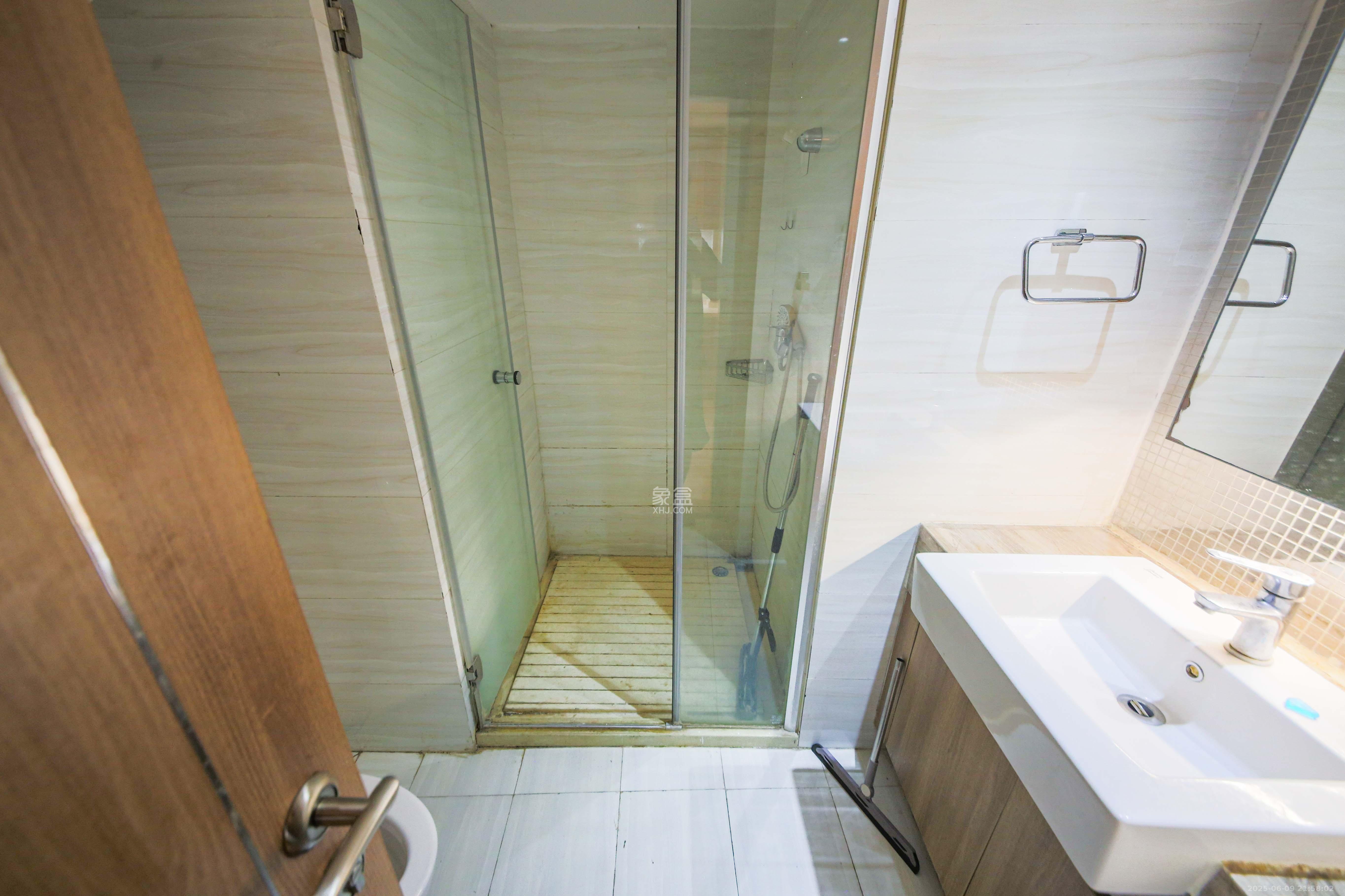 奥林匹克花园贡院三期  1室1厅1卫    25.0万 奥林匹克花园贡院三期  1室1厅1卫    25.0万卫生间