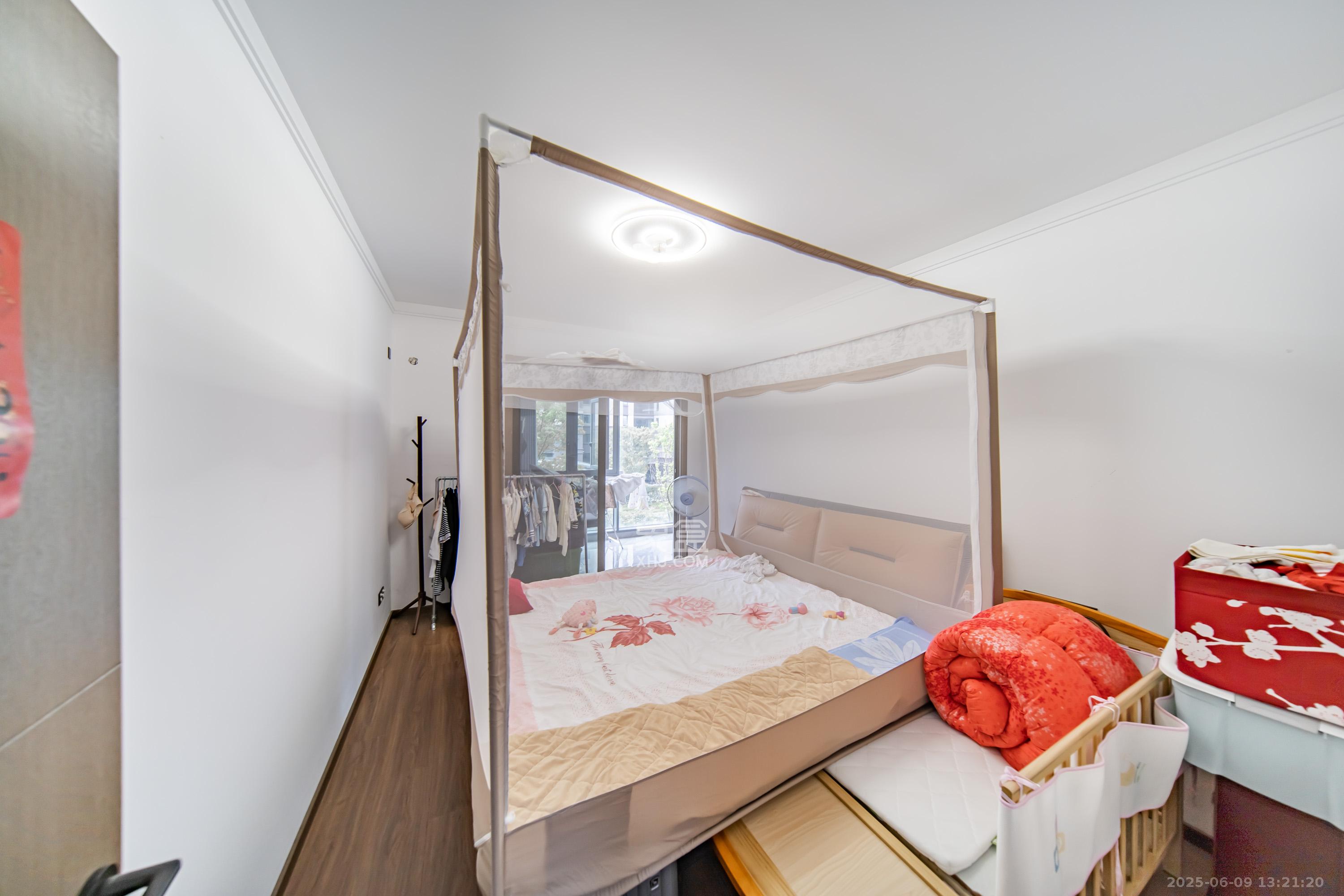 城发恒伟星雅韵(恒伟星辉苑) 4室2厅2卫 172.0万 城发恒伟星雅韵(恒伟星辉苑) 4室2厅2卫 172.0万卧室