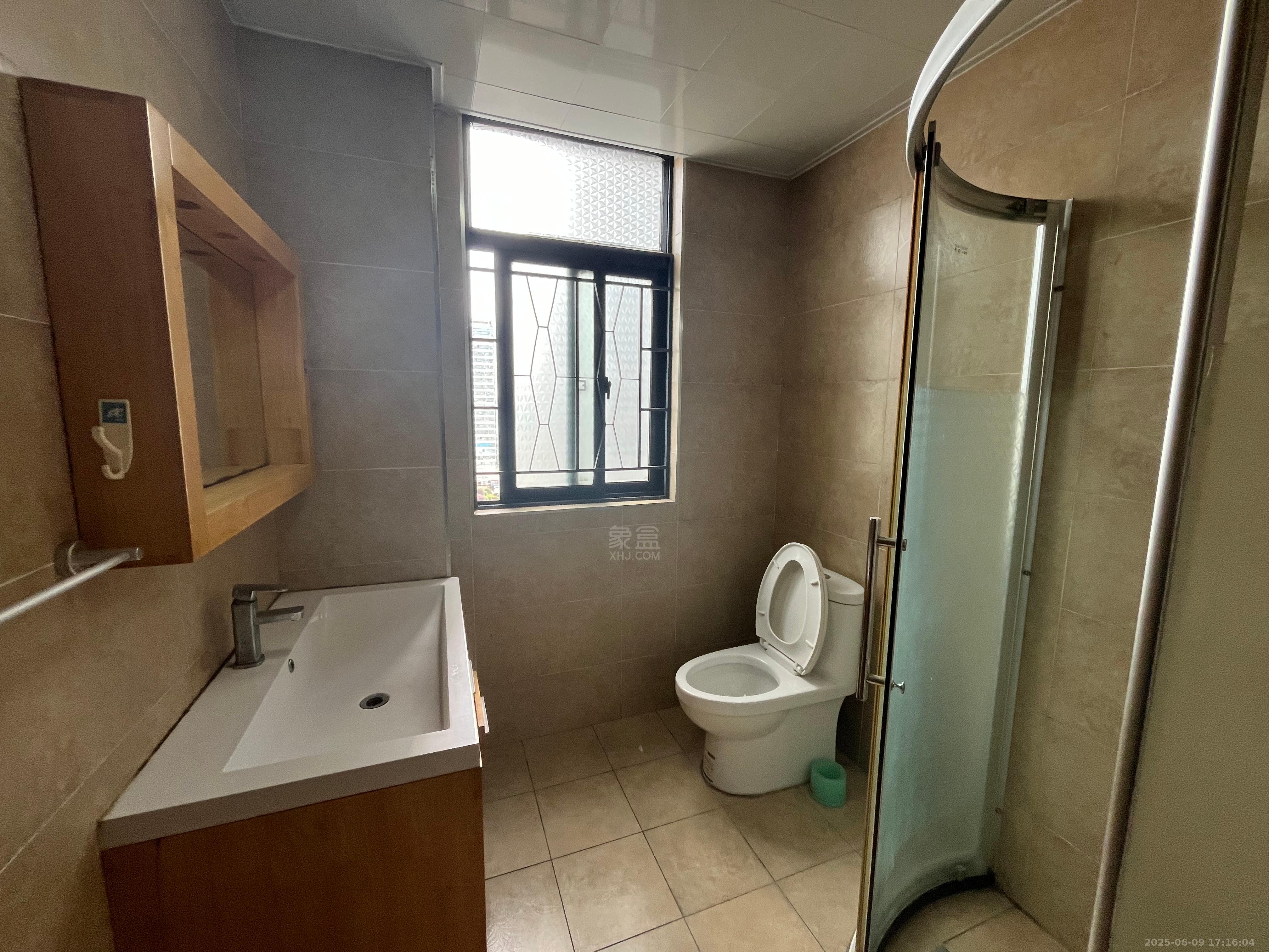 中央商业广场  3室2厅1卫    3000.0元/月 中央商业广场  3室2厅1卫    3000.0元/月室内图