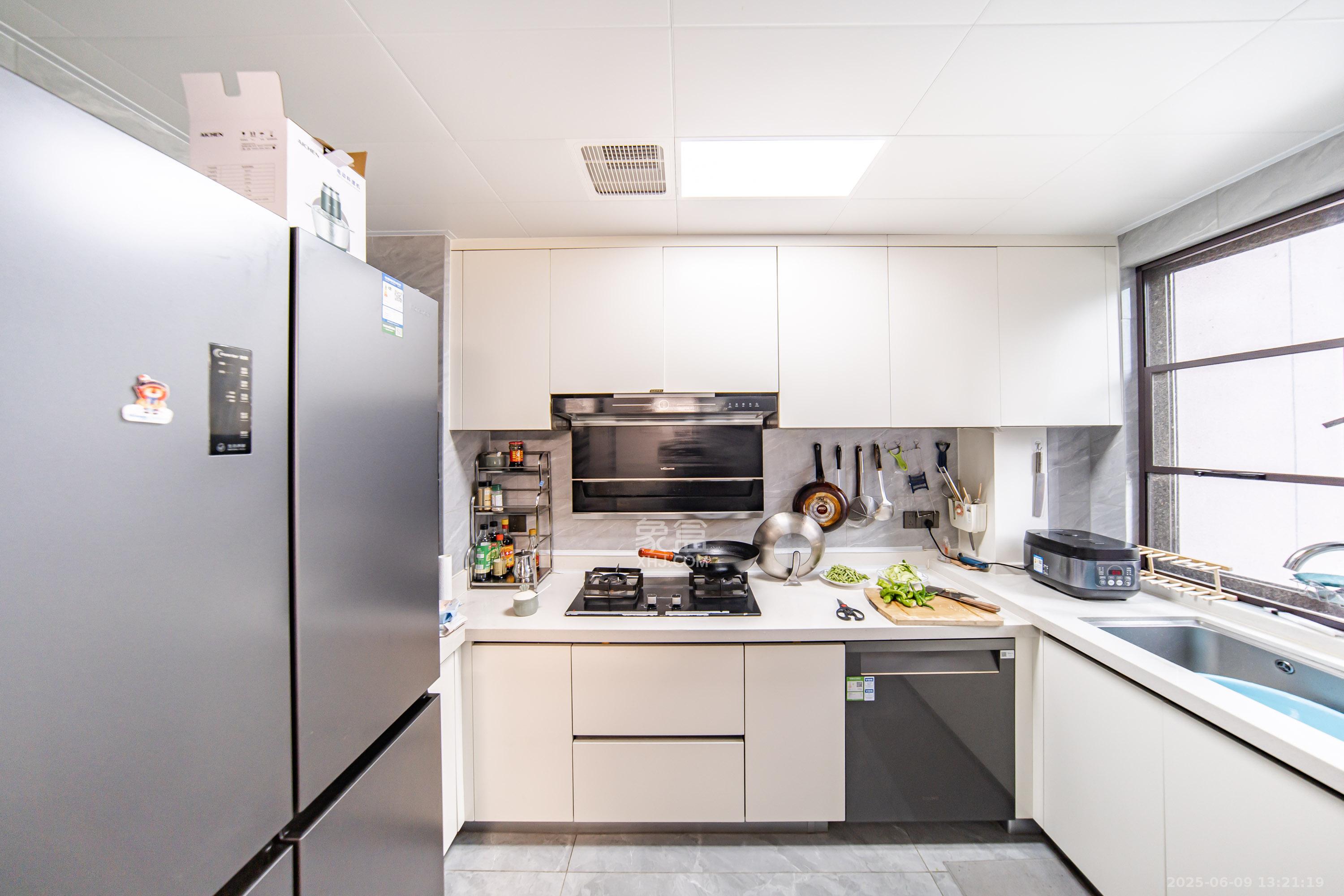 城发恒伟星雅韵(恒伟星辉苑) 4室2厅2卫 172.0万 城发恒伟星雅韵(恒伟星辉苑) 4室2厅2卫 172.0万厨房