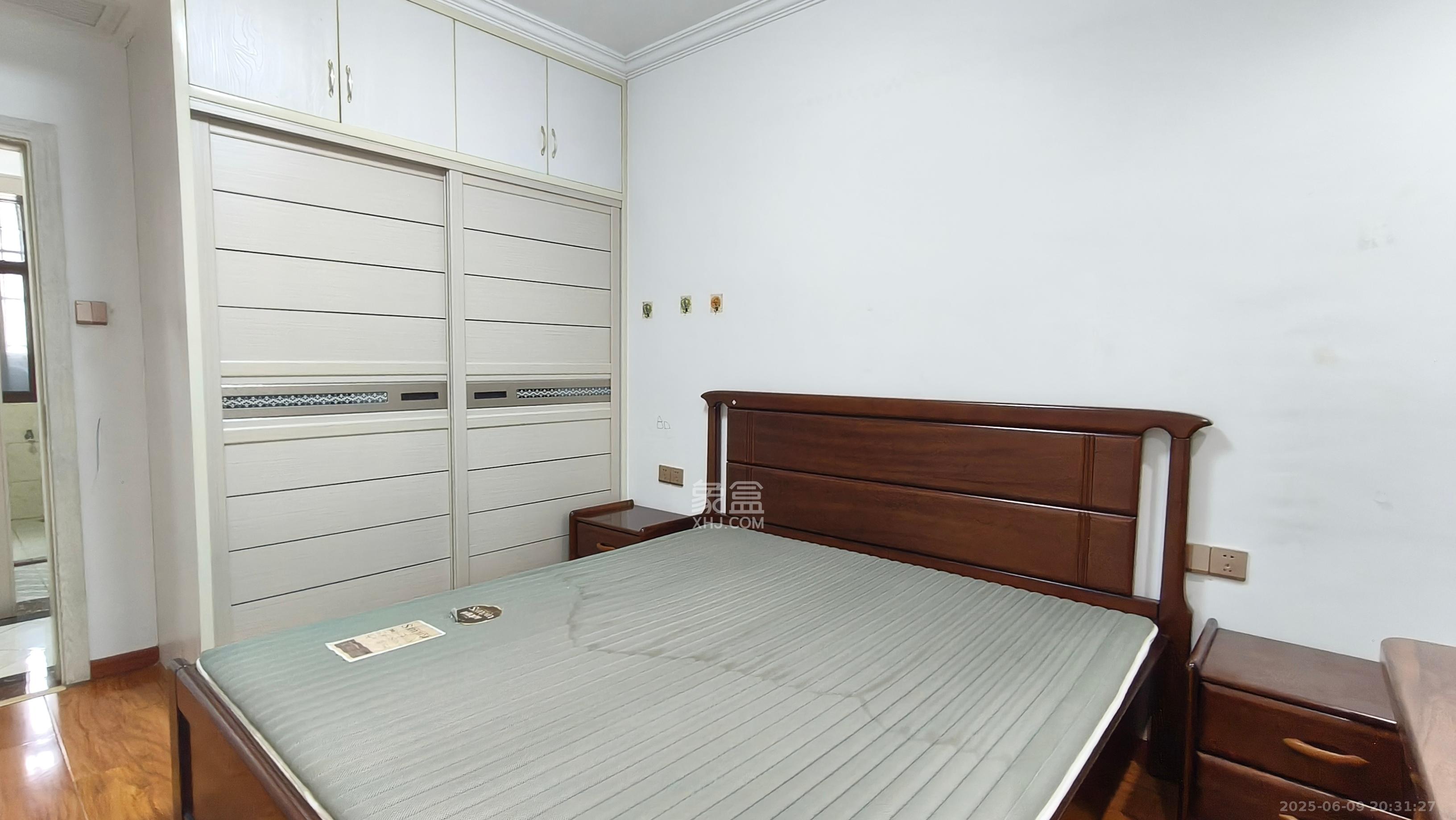 阳光丽城  4室2厅2卫   3800.00元/月室内图